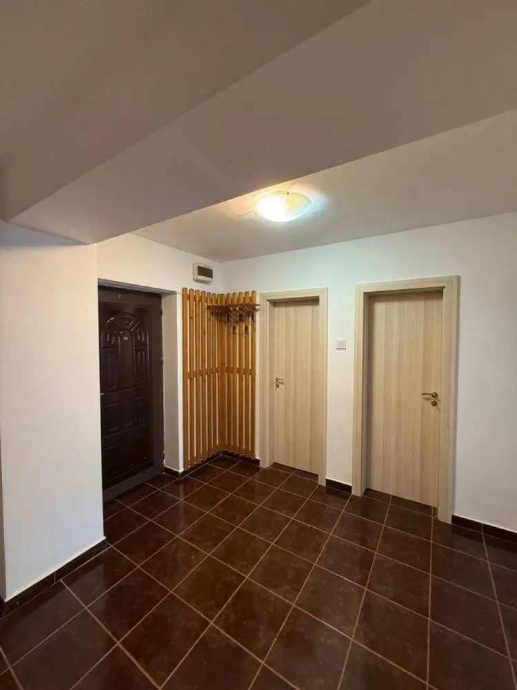 Bd Unirii Apartament 2 camere - Ultracentral - Inchiriez apartament 2 camere Bd Unirii langa rondul Alba Iulia.

Recent renovat si mobilat.

Aer Conditionat, etc

Mobila aditionala la cerere.

Bucatarie noua, 2 spatii depozitare, living si dormitor - Spatios si Luminos.

Etajul 5 din 8

3 balcoane cu vedere catre Bd Unirii
