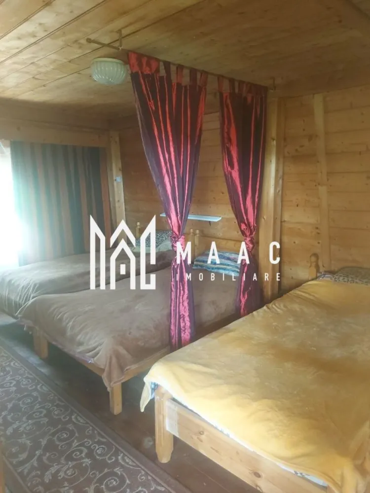 Casa 6 camere | Marginimea Sibiului | Pretabil investitie | - Casă cu 6 camere de vânzare în satul Vale, județul Sibiu 

Preț excelent! Ideală pentru locuință permanentă, casă de vacanță sau pensiune.

Maac Imobiliare vă propune spre vânzare o proprietate cu potențial deosebit, situată în satul Vale – o localitate pitorească, aflată la doar 23 km de Sibiu. Zona este liniștită, înconjurată de natură, cu acces facil pe drum asfaltat.

Proprietatea cuprinde două corpuri de clădire:

 Casa 1: 2 dormitoare, 2 bucătării, baie, cămară.
 Casa 2: 4 dormitoare sus la etaj, parter bucătărie, baie, sală de luat masa.
 Gradina deține construcție aranjata pentru pentru chefuri
Anexe și facilități:
Sală de petreceri
Pivniță
Cămări și magazii
Pod mansardabil
Curte spațioasă și grădină cu pomi fructiferi
Grădină de legume + solar
Zone de relaxare
Cuptor tradițional, grill, ceaun

Curte separată pentru animale, cu cotețe din BCA
 Suprafață teren: aproximativ 1350 mp

Utilități:
Curent electric trifazic
Apă curentă (rece și caldă), canalizare
Încălzire cu sobe de teracotă și electrică
Internet (Wi-Fi) și TV prin fibră optică
Gazul este tras până la poartă

Avantaje zonă:

 Peisaj montan deosebit
Aproape de pădure
 Zonă liniștită, ideală pentru relaxare
 Acces facil la oraș (23 km până în Sibiu)
 Infrastructură bună (drum asfaltat)
La doar 2 km: școală, grădiniță, piață, magazine, restaurante, pizzerie, fast-food

Pentru mai multe detalii va rugam specificati telefonic ID: CP2723143