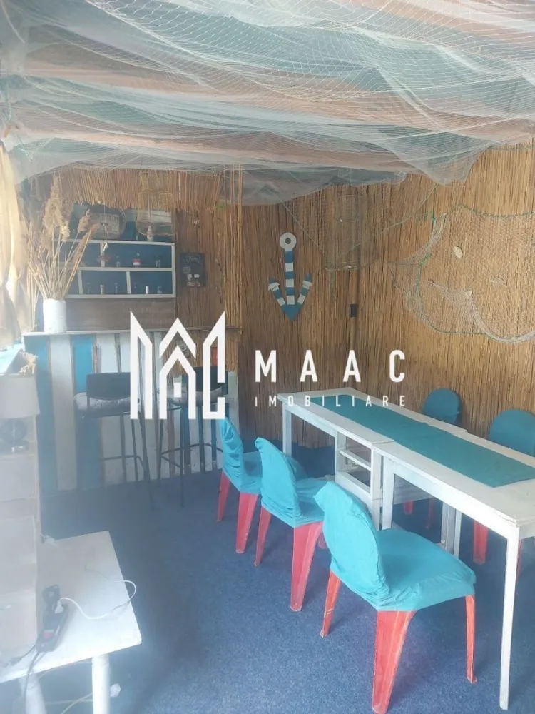 Casa 6 camere | Marginimea Sibiului | Pretabil investitie | - Casă cu 6 camere de vânzare în satul Vale, județul Sibiu 

Preț excelent! Ideală pentru locuință permanentă, casă de vacanță sau pensiune.

Maac Imobiliare vă propune spre vânzare o proprietate cu potențial deosebit, situată în satul Vale – o localitate pitorească, aflată la doar 23 km de Sibiu. Zona este liniștită, înconjurată de natură, cu acces facil pe drum asfaltat.

Proprietatea cuprinde două corpuri de clădire:

 Casa 1: 2 dormitoare, 2 bucătării, baie, cămară.
 Casa 2: 4 dormitoare sus la etaj, parter bucătărie, baie, sală de luat masa.
 Gradina deține construcție aranjata pentru pentru chefuri
Anexe și facilități:
Sală de petreceri
Pivniță
Cămări și magazii
Pod mansardabil
Curte spațioasă și grădină cu pomi fructiferi
Grădină de legume + solar
Zone de relaxare
Cuptor tradițional, grill, ceaun

Curte separată pentru animale, cu cotețe din BCA
 Suprafață teren: aproximativ 1350 mp

Utilități:
Curent electric trifazic
Apă curentă (rece și caldă), canalizare
Încălzire cu sobe de teracotă și electrică
Internet (Wi-Fi) și TV prin fibră optică
Gazul este tras până la poartă

Avantaje zonă:

 Peisaj montan deosebit
Aproape de pădure
 Zonă liniștită, ideală pentru relaxare
 Acces facil la oraș (23 km până în Sibiu)
 Infrastructură bună (drum asfaltat)
La doar 2 km: școală, grădiniță, piață, magazine, restaurante, pizzerie, fast-food

Pentru mai multe detalii va rugam specificati telefonic ID: CP2723143