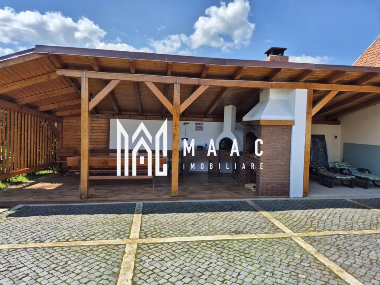 Casă spațioasă cu 5 camere I 1.000 mp teren I Rășinari I Sibiu - Casă spațioasă de vânzare în Rășinari, jud. Sibiu

O proprietate ideală pentru cei care caută liniștea naturii, dar vor să rămână aproape de oraș.

Caracteristici principale:
Suprafață utilă: 200 mp
Teren generos: 1.000 mp, cu curte mare și grădină amenajată
Compartimentare eficientă: 5 camere, living generos, bucătărie închisă, 2 băi
Foișor, zonă de relaxare cu grătar – perfectă pentru momente petrecute în familie sau cu prietenii
Gazon întreținut, spațiu verde ideal pentru joacă, relaxare sau grădinărit

Utilități și dotări:
Toate utilitățile: apă, canalizare, gaz, electricitate
Încălzire prin centrală pe gaz și lemne – alternativă practică și economică
Liberă de orice sarcini – actele sunt pregătite pentru vânzare

Localizare:
Casa este situată într-o zonă liniștită din Rășinari, la doar câțiva kilometri de Sibiu – un cadru natural deosebit, cu acces facil către oraș.
Potrivită ca locuință de familie, casă de vacanță sau investiție turistică.

Pentru detalii suplimentare, consultanță sau programarea unei vizionări, te rugăm să ne contactezi si sa specifici CP2722226.