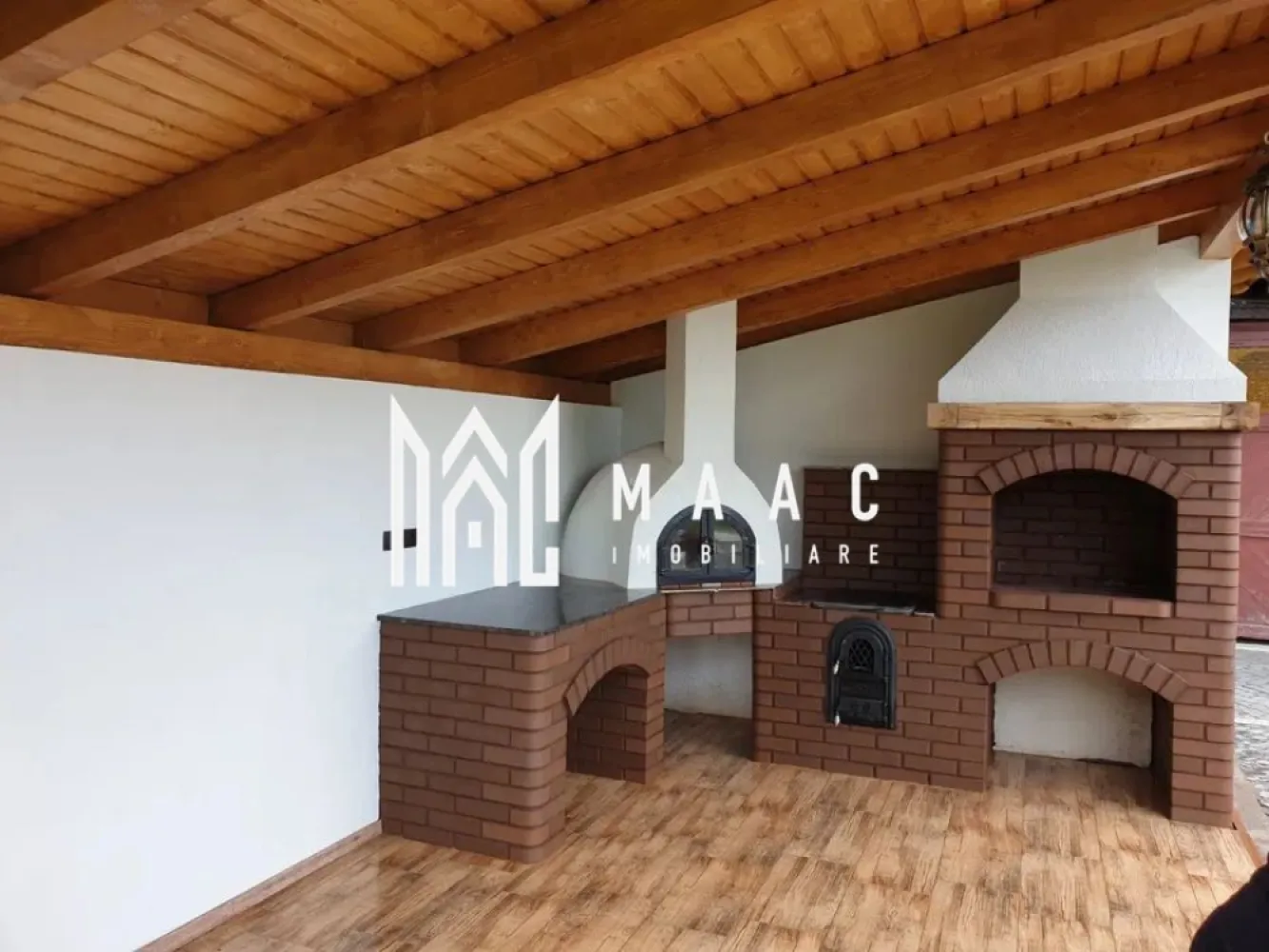 Casă spațioasă cu 5 camere I 1.000 mp teren I Rășinari I Sibiu - Casă spațioasă de vânzare în Rășinari, jud. Sibiu

O proprietate ideală pentru cei care caută liniștea naturii, dar vor să rămână aproape de oraș.

Caracteristici principale:
Suprafață utilă: 200 mp
Teren generos: 1.000 mp, cu curte mare și grădină amenajată
Compartimentare eficientă: 5 camere, living generos, bucătărie închisă, 2 băi
Foișor, zonă de relaxare cu grătar – perfectă pentru momente petrecute în familie sau cu prietenii
Gazon întreținut, spațiu verde ideal pentru joacă, relaxare sau grădinărit

Utilități și dotări:
Toate utilitățile: apă, canalizare, gaz, electricitate
Încălzire prin centrală pe gaz și lemne – alternativă practică și economică
Liberă de orice sarcini – actele sunt pregătite pentru vânzare

Localizare:
Casa este situată într-o zonă liniștită din Rășinari, la doar câțiva kilometri de Sibiu – un cadru natural deosebit, cu acces facil către oraș.
Potrivită ca locuință de familie, casă de vacanță sau investiție turistică.

Pentru detalii suplimentare, consultanță sau programarea unei vizionări, te rugăm să ne contactezi si sa specifici CP2722226.