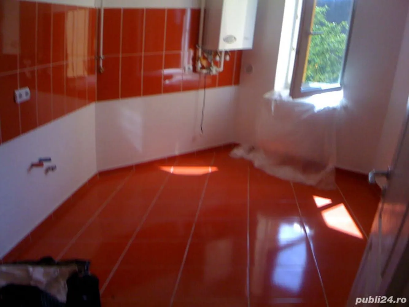 BRASADAS vinde ap 2 cam etaj 2/3 zona CENTRALA. - Agenția imobiliara BRASADAS vinde apartament central , nou ,niciodata locuit ,situat in zona străzii Paris ,Piața Mică, izolat , la etaj 2 din P+3+M , două apartamente palier, curte interioară și parcare , compus din hol , baie cu geam , bucătărie închisă, living și dormitor spațios ambele cu ieșire la terasă, suprafața utilă 70 M2 , la care se adaugă la subsol spatiu de depozitare 10mp.
Pentru mai multe oferte accesați www.brasadas.com.