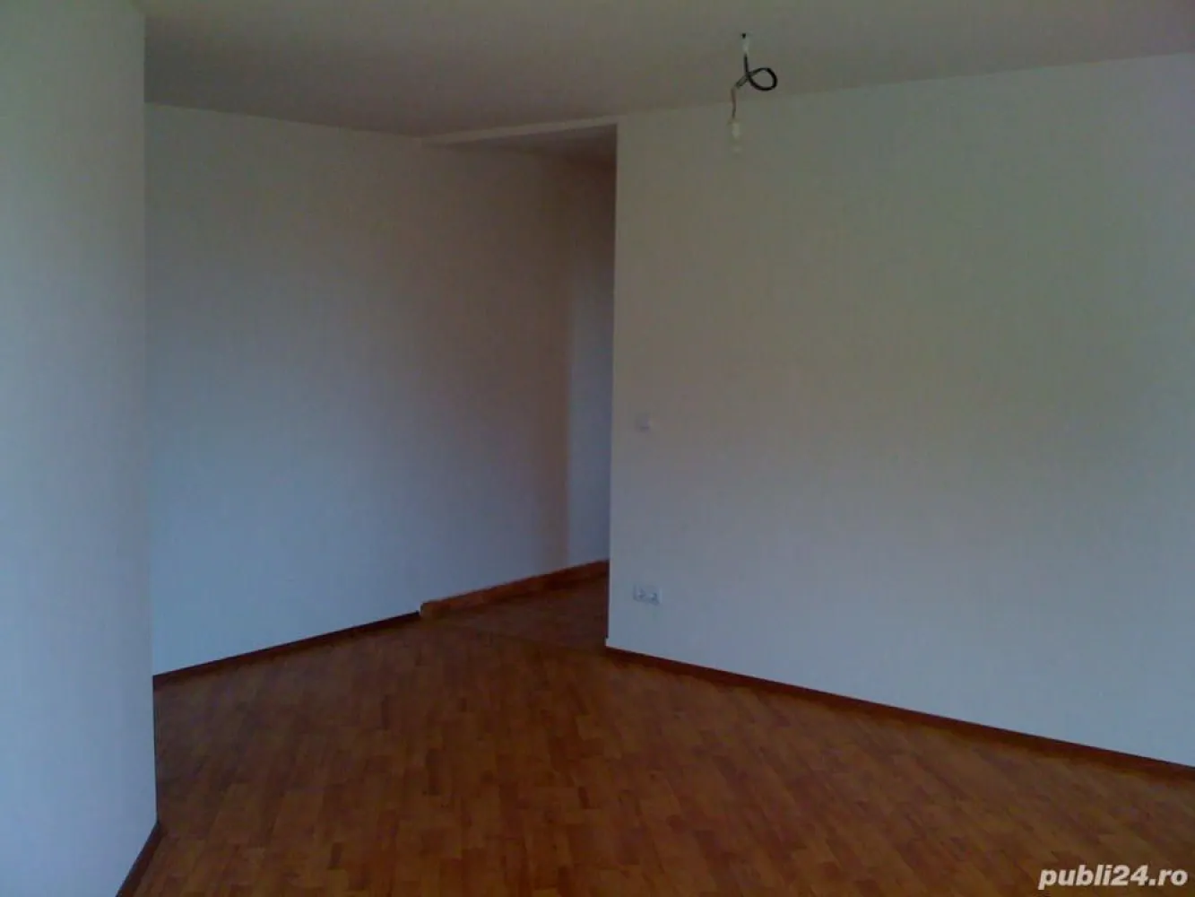 BRASADAS vinde ap 2 cam etaj 2/3 zona CENTRALA. - Agenția imobiliara BRASADAS vinde apartament central , nou ,niciodata locuit ,situat in zona străzii Paris ,Piața Mică, izolat , la etaj 2 din P+3+M , două apartamente palier, curte interioară și parcare , compus din hol , baie cu geam , bucătărie închisă, living și dormitor spațios ambele cu ieșire la terasă, suprafața utilă 70 M2 , la care se adaugă la subsol spatiu de depozitare 10mp.
Pentru mai multe oferte accesați www.brasadas.com.