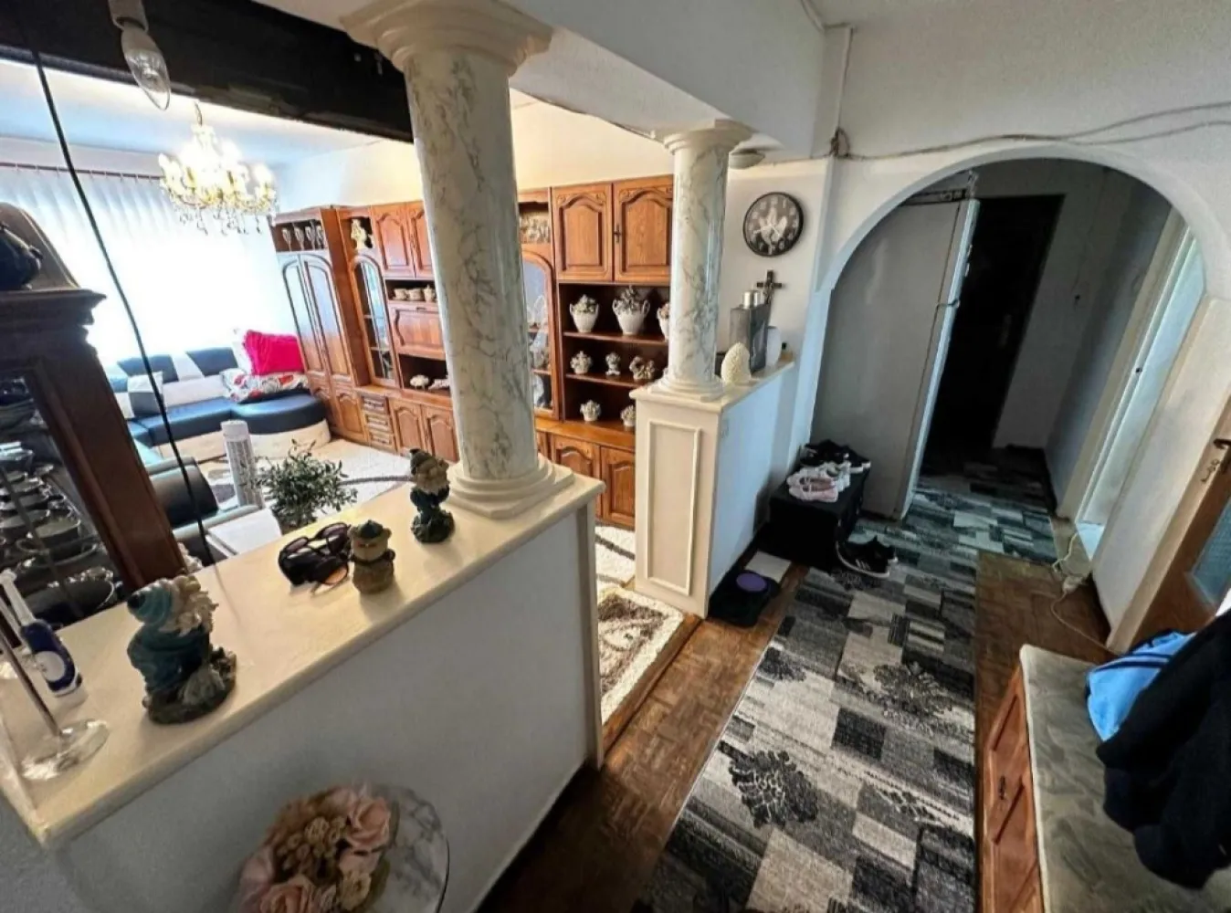 BRASADAS vinde ap 4 cam 90mp etaj 7/8 BCA Careiului M16. - Agenția imobiliara BRASADAS vinde apartament cu 4 camere din BCA, situat pe Drumul Careiului la etajul 7/8.
Apartamentul are centrala proprie pe cupru, 119mp, 2 bai cu geam, 2 balcoane, beci, cu lift nou, cu termopane noi, încălzire, având toate punctele de interes la pași distanță (bănci, spații verzi, stații de transport in comun , magazine alimentare, grădinițe, școli) foarte comod. 
Apartamentul necesita inbunatatire, se poate moderniza pe plac. 
Se vinde fara mobila.
Pentru mai multe oferte accesați www.brasadas.com.