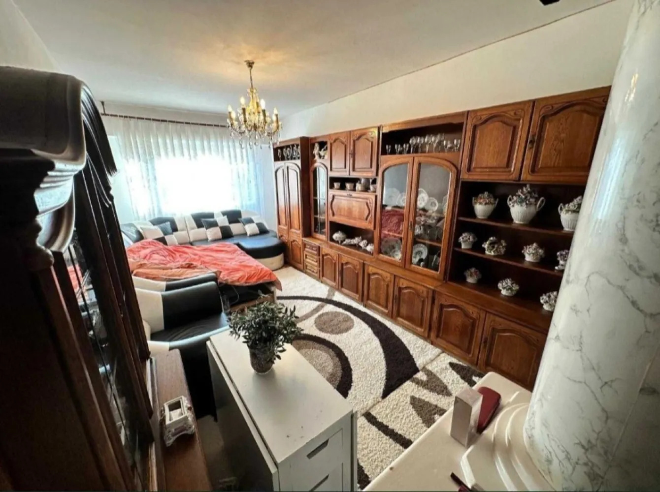 BRASADAS vinde ap 4 cam 90mp etaj 7/8 BCA Careiului M16. - Agenția imobiliara BRASADAS vinde apartament cu 4 camere din BCA, situat pe Drumul Careiului la etajul 7/8.
Apartamentul are centrala proprie pe cupru, 119mp, 2 bai cu geam, 2 balcoane, beci, cu lift nou, cu termopane noi, încălzire, având toate punctele de interes la pași distanță (bănci, spații verzi, stații de transport in comun , magazine alimentare, grădinițe, școli) foarte comod. 
Apartamentul necesita inbunatatire, se poate moderniza pe plac. 
Se vinde fara mobila.
Pentru mai multe oferte accesați www.brasadas.com.