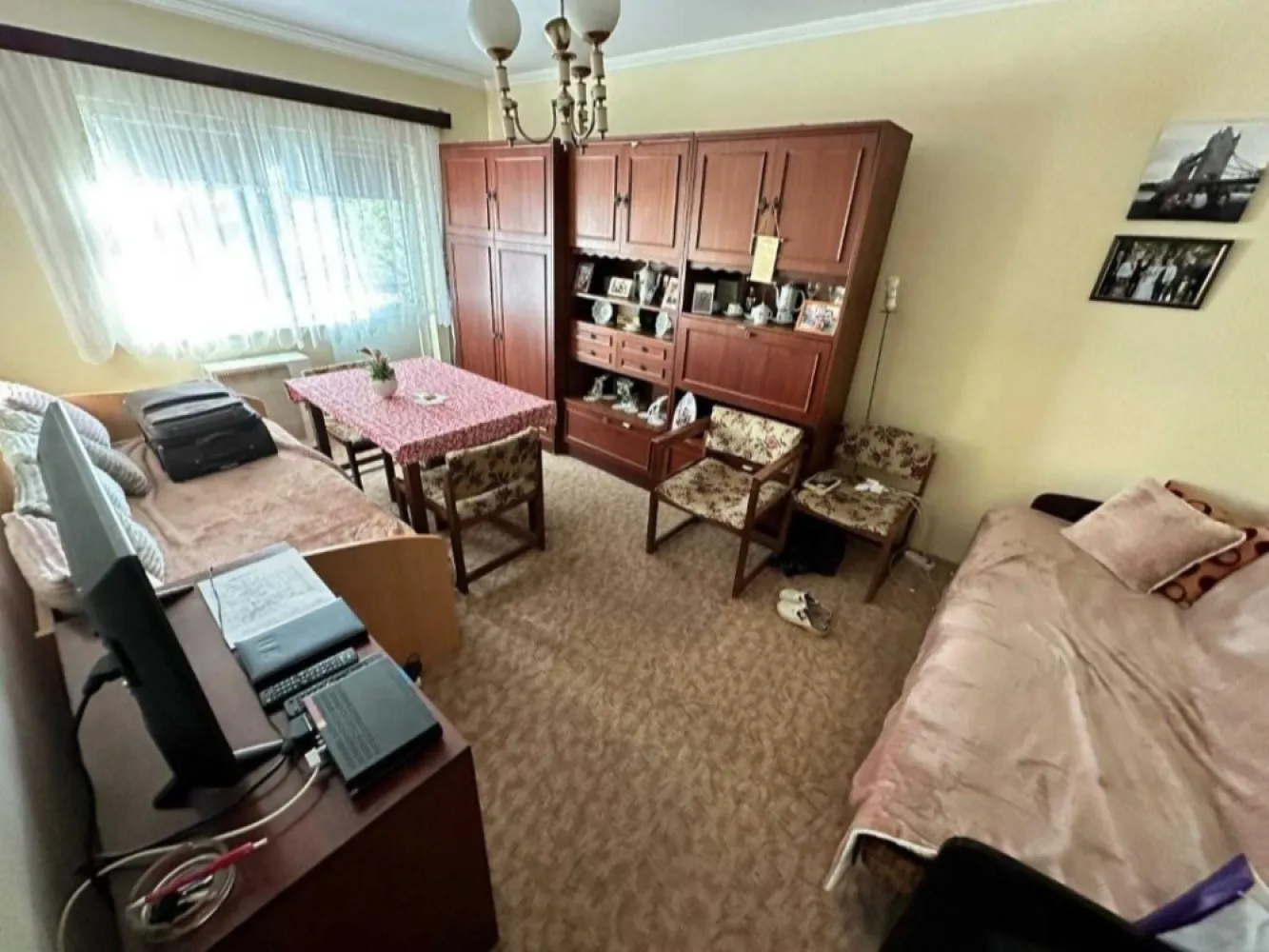 BRASADAS vinde ap 4 cam 90mp etaj 7/8 BCA Careiului M16. - Agenția imobiliara BRASADAS vinde apartament cu 4 camere din BCA, situat pe Drumul Careiului la etajul 7/8.
Apartamentul are centrala proprie pe cupru, 119mp, 2 bai cu geam, 2 balcoane, beci, cu lift nou, cu termopane noi, încălzire, având toate punctele de interes la pași distanță (bănci, spații verzi, stații de transport in comun , magazine alimentare, grădinițe, școli) foarte comod. 
Apartamentul necesita inbunatatire, se poate moderniza pe plac. 
Se vinde fara mobila.
Pentru mai multe oferte accesați www.brasadas.com.