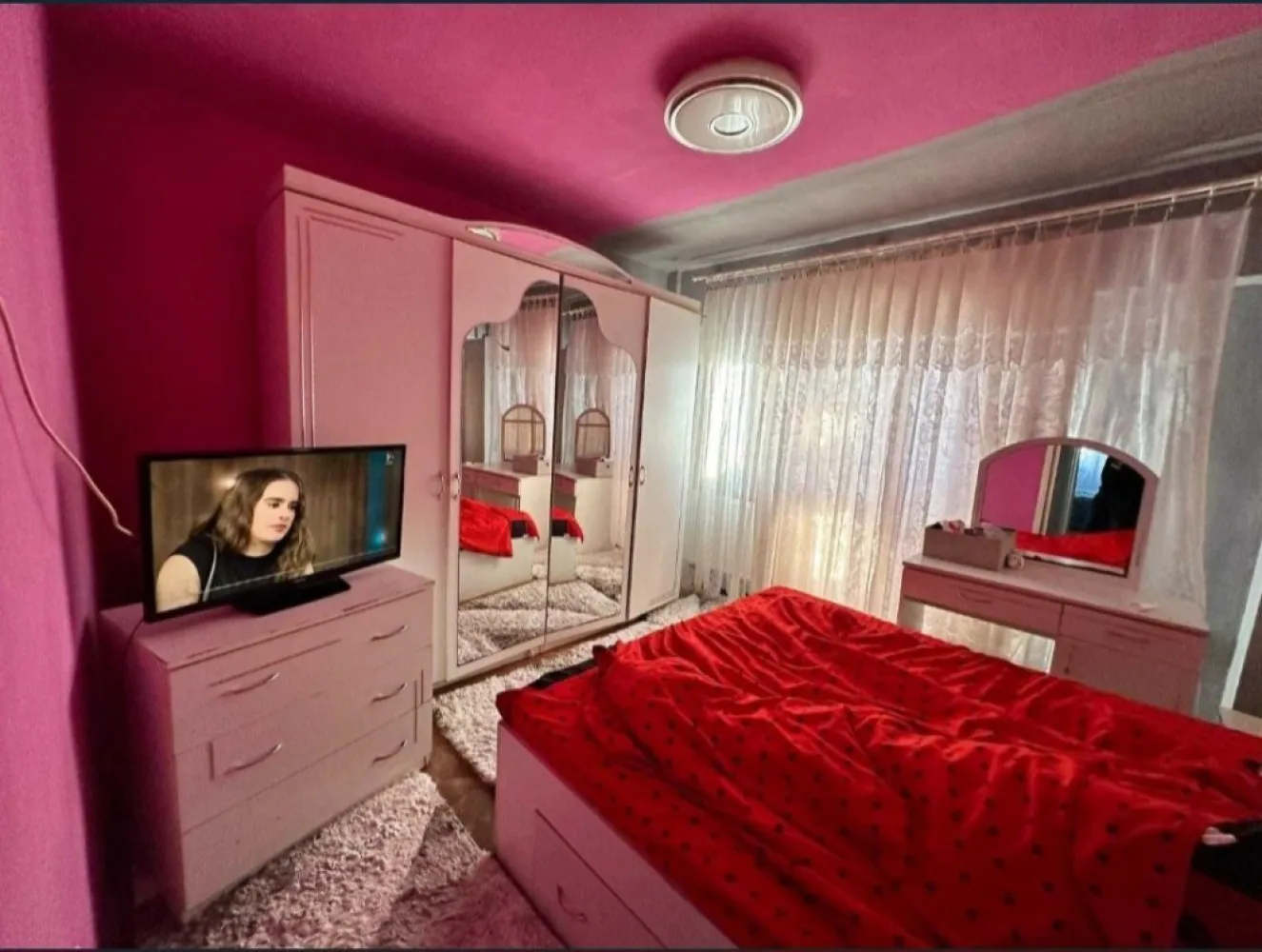 BRASADAS vinde ap 4 cam 90mp etaj 7/8 BCA Careiului M16. - Agenția imobiliara BRASADAS vinde apartament cu 4 camere din BCA, situat pe Drumul Careiului la etajul 7/8.
Apartamentul are centrala proprie pe cupru, 119mp, 2 bai cu geam, 2 balcoane, beci, cu lift nou, cu termopane noi, încălzire, având toate punctele de interes la pași distanță (bănci, spații verzi, stații de transport in comun , magazine alimentare, grădinițe, școli) foarte comod. 
Apartamentul necesita inbunatatire, se poate moderniza pe plac. 
Se vinde fara mobila.
Pentru mai multe oferte accesați www.brasadas.com.