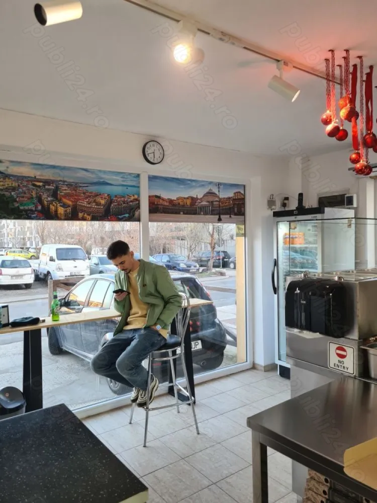 BRASADAS vinde Pizzerie in Popesti Leordeni. - Agenția imobiliara BRASADAS vinde pizzerie delivery in Popești-Leordeni
Afacerea este rentabila avand clientela formata. 
Se vinde complect utilata ca in poze. Spatiul este format din zona de servire unde gasim cuptor mare pe gaz, masa cu vitrina refrigerata 250 cm, feliator profesional, malaxor profesional 22 L doua viteze,vitrina bauturi, frigider, aer conditionat, mese inox etc. Doua locuri la masa in interior pentru clienti. In spatele zonei de servire avem spatiul de depozitare si toaleta. Total 40 mp spatiu la interior..In fata spatiului avem o terasa si loc de parcare privat exact langa pizzerie. Chiria spatiului este foarte mica de 600 euro lunar. Contractul de chirie se preda pe timp de 4 ani. Pretul pentru afacere este doar 14.900 euro.

Pentru mai multe oferte accesați www.brasadas.com