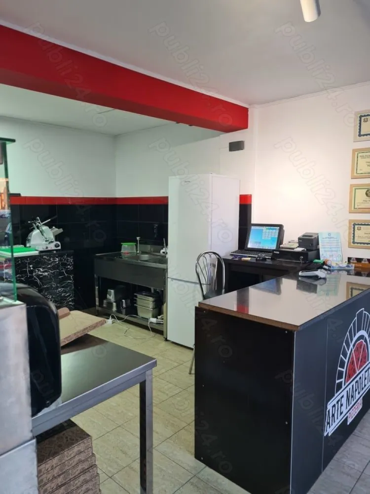 BRASADAS vinde Pizzerie in Popesti Leordeni. - Agenția imobiliara BRASADAS vinde pizzerie delivery in Popești-Leordeni
Afacerea este rentabila avand clientela formata. 
Se vinde complect utilata ca in poze. Spatiul este format din zona de servire unde gasim cuptor mare pe gaz, masa cu vitrina refrigerata 250 cm, feliator profesional, malaxor profesional 22 L doua viteze,vitrina bauturi, frigider, aer conditionat, mese inox etc. Doua locuri la masa in interior pentru clienti. In spatele zonei de servire avem spatiul de depozitare si toaleta. Total 40 mp spatiu la interior..In fata spatiului avem o terasa si loc de parcare privat exact langa pizzerie. Chiria spatiului este foarte mica de 600 euro lunar. Contractul de chirie se preda pe timp de 4 ani. Pretul pentru afacere este doar 14.900 euro.

Pentru mai multe oferte accesați www.brasadas.com