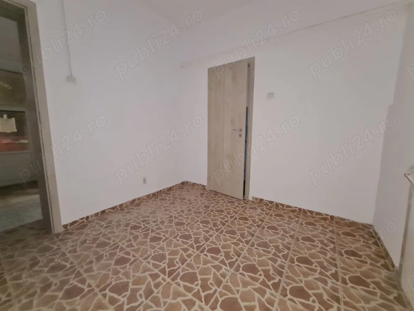 Spatiu comercial calea Serban Voda 199 - Vand Închiriez 

Spațiu comercial parter din vila p+1+m.
Spatiu cu destinatie comercial, nu transformat!
Centrala termica proprie, noua!

Închiriere ....800 euro luna.

4 camere și 2 bai!!
Plus demisol 2 camere!
Suprafata parter 42mp.
Suprafața demisol 17 mp!
 Expunere mare cu vitrine pe doua laturi.
Spațiul este situat chiar pe bulevardul Serban Voda 199.