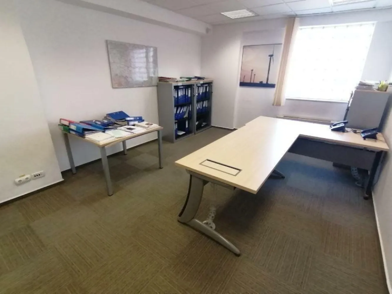Inchiriere spatiu birouri Polona 95-99 , Sector 1 - Inchiriere spatiu birouri cladire Polona 95-99, Sector 1, Bucuresti. La 5 min de statia de metrou Stefan cel Mare
Disponibilitate : 
- spatiu etaj 3 , 190 mp
 - compartimentat birouri sticla , gata de mutat, doar sa vii cu mobilierul 
- situat pe partea din fata a cladirii , dispune de balcon.
- Chirie - 14 euro/mp + tva / luna
 - Service charge - 4 euro/ mp +tva / luna
- 1 Loc de parcare - 120 Euro + tva / luna.
 - Recepţie;
- Pază 24/24;
- Curăţenie spaţii comune;
- Servicii tehnice şi administrarea proprietăţii;
- Mentenanţă echipamente clădire conform prevederilor legale;