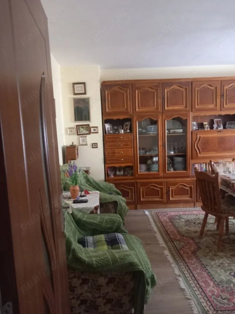 Ag BRASADAS vinde apt. 3 cam etaj 2/4 în Carpați 2. - Agenția BRASADAS vinde apartament 3 camere, 82 metri pătrați util. în cartier Carpați 2, Eaj 2/4.
Renovat, nu necesită investiții. 
www.brasadas.com.