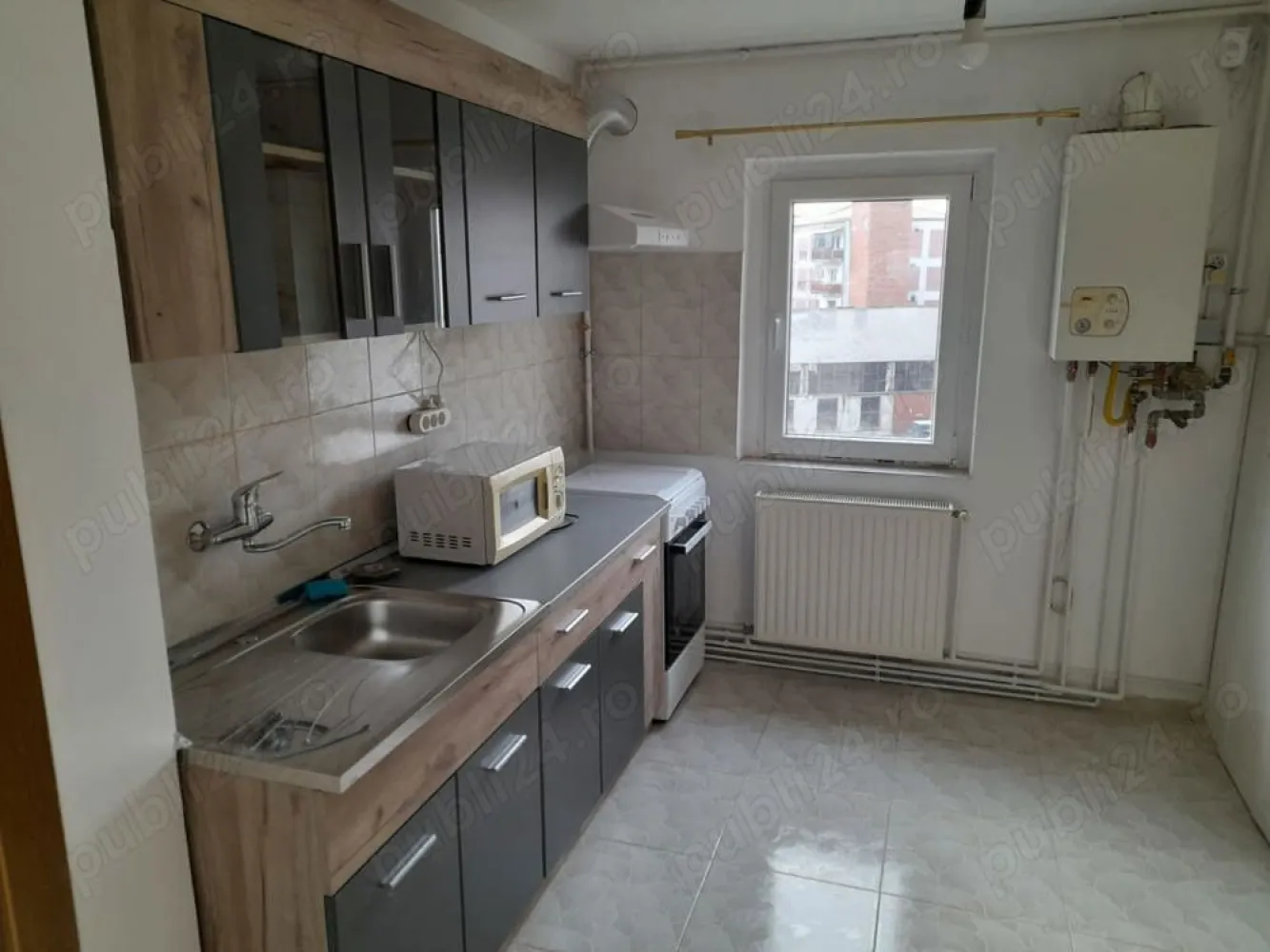 Ag BRASADAS vinde apt 2 cam etaj 3/4 in Micro 16. - Agenția BRASADAS vinde apartament cu 2 camere în micro 16 pe strada Zenit (partea cu scoala) la etajul 3.
Apartamentul a fost renovat în totalitate în anul 2024. 
Instalație electrica și gaz noua, gresie, faianță, instalație sanitare noi, termopane cu plasa de țânțari noi, usi interior noi, ușa metalica noua.
Scara curata și închisă.
www.brasadas.com.