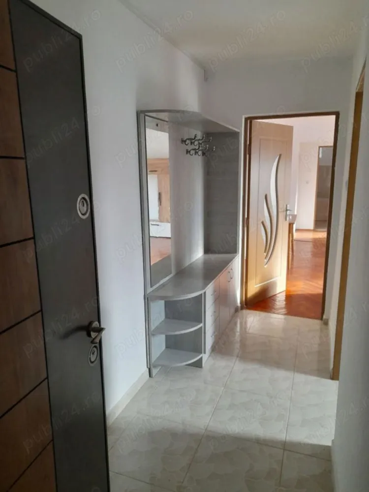 Ag BRASADAS vinde apt 2 cam etaj 3/4 in Micro 16. - Agenția BRASADAS vinde apartament cu 2 camere în micro 16 pe strada Zenit (partea cu scoala) la etajul 3.
Apartamentul a fost renovat în totalitate în anul 2024. 
Instalație electrica și gaz noua, gresie, faianță, instalație sanitare noi, termopane cu plasa de țânțari noi, usi interior noi, ușa metalica noua.
Scara curata și închisă.
www.brasadas.com.