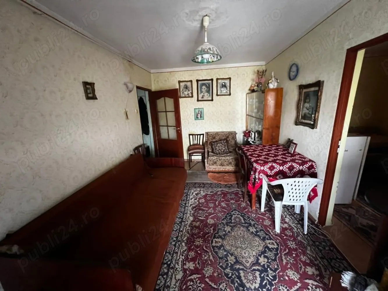 BRASADAS vinde ap 2 cam in Micro 15. - Agentia Imobiliara BRASADAS vinde apartament semidecomandat cu 2 camere.
Balcon, bucătărie, baie cu geam si Izolare exterioară.
Asigură un climat interior confortabil pe tot parcursul anului.
Geamuri termopan: Izolează fonic și termic apartamentul.
Ușă metalică: Oferă un plus de siguranță.
Jaluzele exterioare: Controlează lumina naturală și protejează de soare.
Apartamentul este situat într-o zonă liniștită, cu acces facil la mijloacele de transport, magazine și alte facilități, acesta fiind in cartierul Micro 15, in apropiere de spital si magazine si statie de autobus la aproximativ 3 minute.
Www.brasadas.com.
