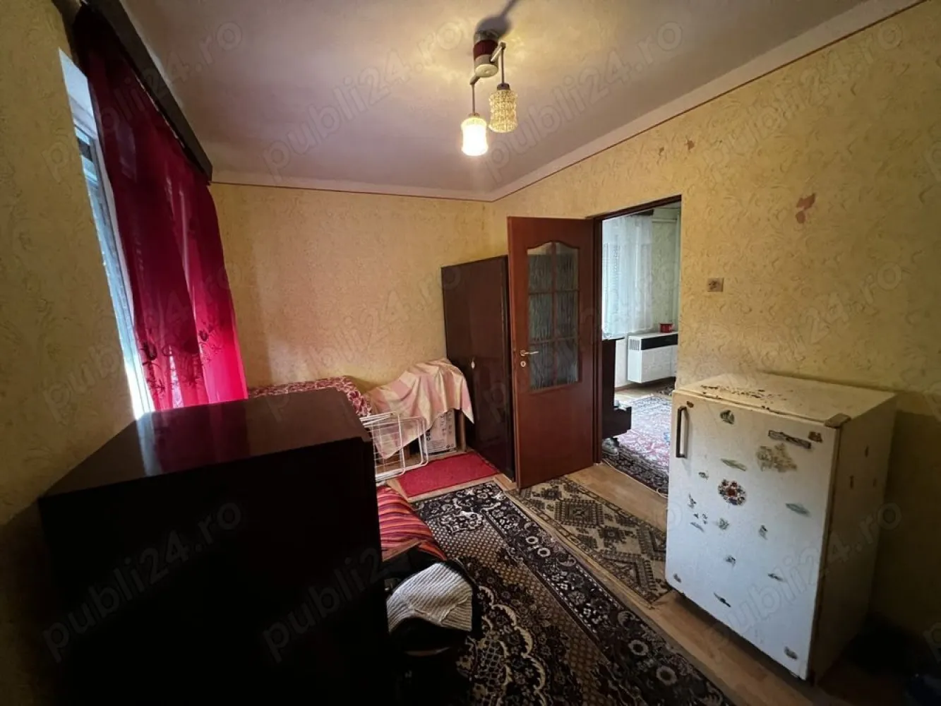 BRASADAS vinde ap 2 cam in Micro 15. - Agentia Imobiliara BRASADAS vinde apartament semidecomandat cu 2 camere.
Balcon, bucătărie, baie cu geam si Izolare exterioară.
Asigură un climat interior confortabil pe tot parcursul anului.
Geamuri termopan: Izolează fonic și termic apartamentul.
Ușă metalică: Oferă un plus de siguranță.
Jaluzele exterioare: Controlează lumina naturală și protejează de soare.
Apartamentul este situat într-o zonă liniștită, cu acces facil la mijloacele de transport, magazine și alte facilități, acesta fiind in cartierul Micro 15, in apropiere de spital si magazine si statie de autobus la aproximativ 3 minute.
Www.brasadas.com.