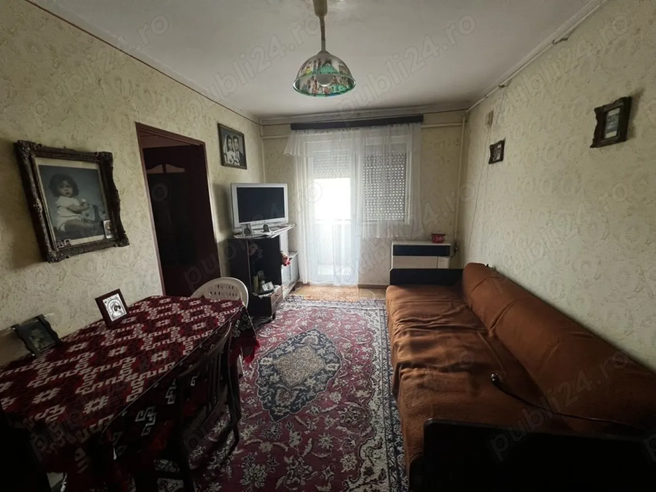 BRASADAS vinde ap 2 cam in Micro 15. - Agentia Imobiliara BRASADAS vinde apartament semidecomandat cu 2 camere.
Balcon, bucătărie, baie cu geam si Izolare exterioară.
Asigură un climat interior confortabil pe tot parcursul anului.
Geamuri termopan: Izolează fonic și termic apartamentul.
Ușă metalică: Oferă un plus de siguranță.
Jaluzele exterioare: Controlează lumina naturală și protejează de soare.
Apartamentul este situat într-o zonă liniștită, cu acces facil la mijloacele de transport, magazine și alte facilități, acesta fiind in cartierul Micro 15, in apropiere de spital si magazine si statie de autobus la aproximativ 3 minute.
Www.brasadas.com.