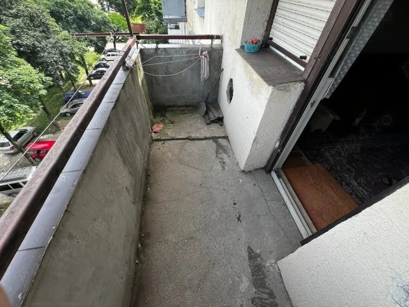 BRASADAS vinde ap 2 cam in Micro 15. - Agentia Imobiliara BRASADAS vinde apartament semidecomandat cu 2 camere.
Balcon, bucătărie, baie cu geam si Izolare exterioară.
Asigură un climat interior confortabil pe tot parcursul anului.
Geamuri termopan: Izolează fonic și termic apartamentul.
Ușă metalică: Oferă un plus de siguranță.
Jaluzele exterioare: Controlează lumina naturală și protejează de soare.
Apartamentul este situat într-o zonă liniștită, cu acces facil la mijloacele de transport, magazine și alte facilități, acesta fiind in cartierul Micro 15, in apropiere de spital si magazine si statie de autobus la aproximativ 3 minute.
Www.brasadas.com.