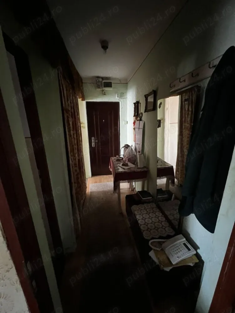 BRASADAS vinde ap 2 cam in Micro 15. - Agentia Imobiliara BRASADAS vinde apartament semidecomandat cu 2 camere.
Balcon, bucătărie, baie cu geam si Izolare exterioară.
Asigură un climat interior confortabil pe tot parcursul anului.
Geamuri termopan: Izolează fonic și termic apartamentul.
Ușă metalică: Oferă un plus de siguranță.
Jaluzele exterioare: Controlează lumina naturală și protejează de soare.
Apartamentul este situat într-o zonă liniștită, cu acces facil la mijloacele de transport, magazine și alte facilități, acesta fiind in cartierul Micro 15, in apropiere de spital si magazine si statie de autobus la aproximativ 3 minute.
Www.brasadas.com.