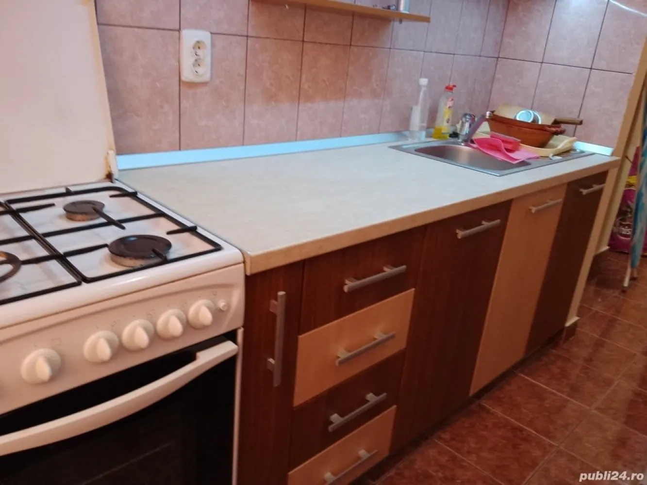 BRASADAS vinde ap 2 cam Carpați 1 etaj.4/4.