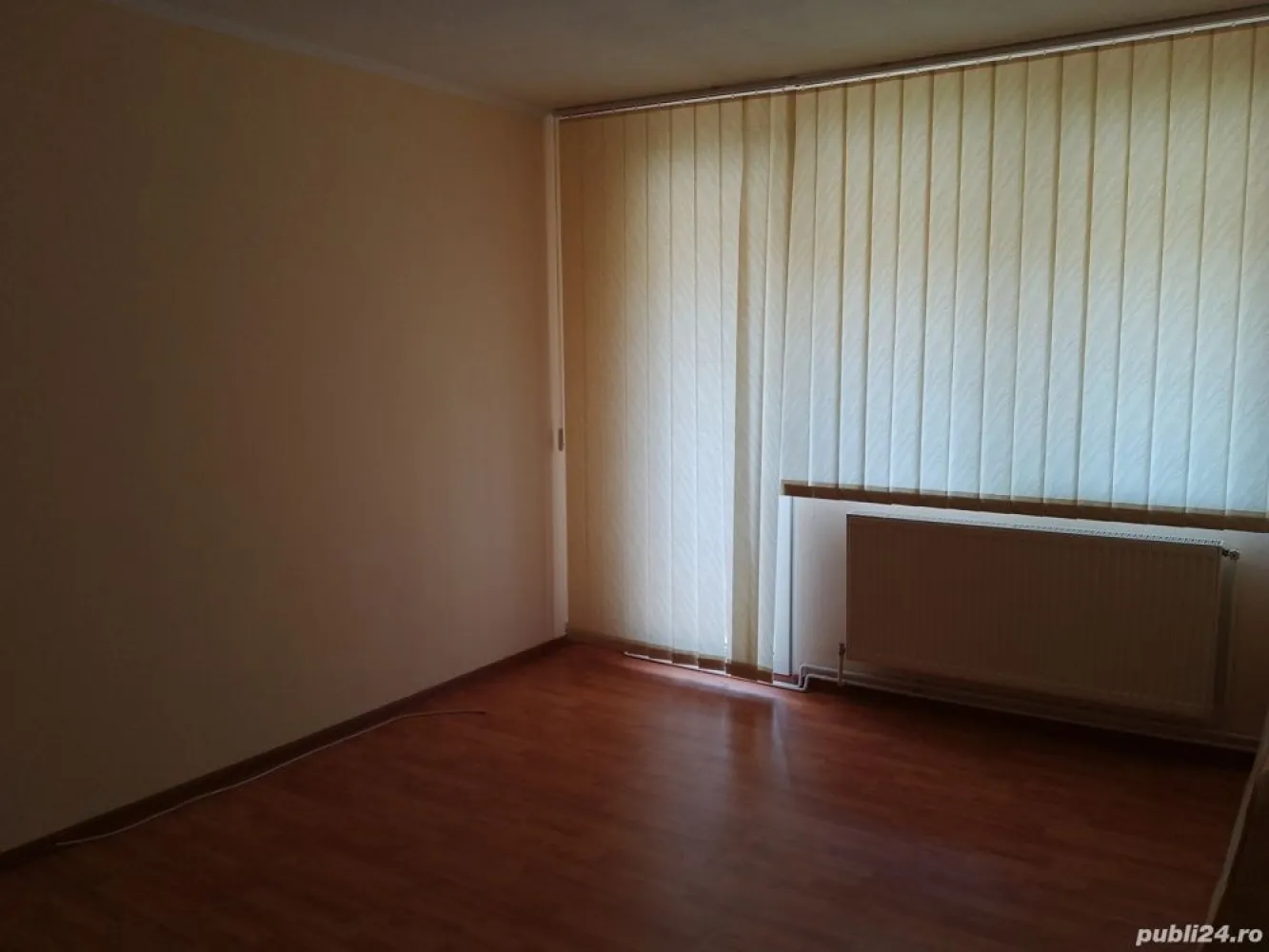 BRASADAS vinde ap 2 cam Carpați 1 etaj.4/4.