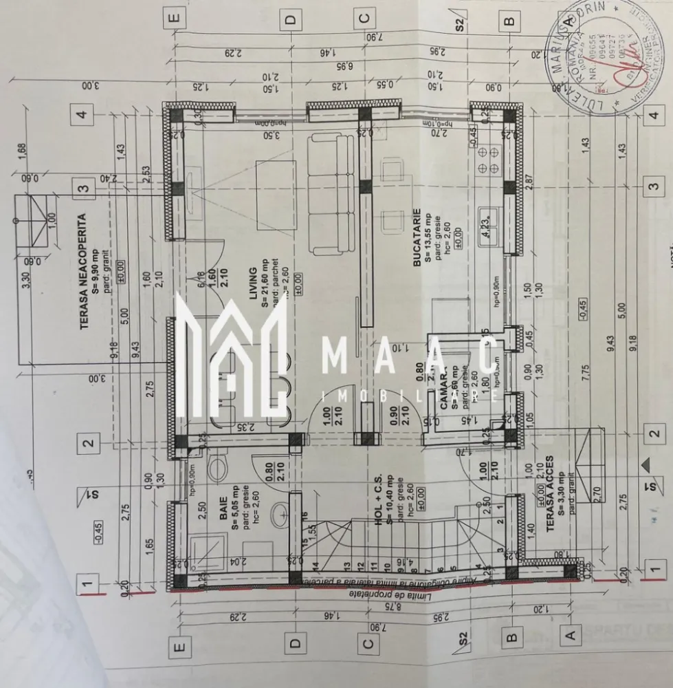 Duplex premium I Sibiu I 3 niveluri I 4 camere I COMISION ZERO - Casă tip duplex în Gusterița – Proiect nou, 4 camere, 3 niveluri, curte 153 mp, predare la Alb in August 2026.
COMISION ZERO - Direct Dezvoltator

Proiect rezidențial boutique, în construcție, compus din doar 6 case tip duplex, situat într-o zonă liniștită din Gusterița – Sibiu, cu acces facil către oraș, dar departe de agitația urbană.
Locuințele sunt proiectate pentru familii care caută un echilibru între spațiu, confort și eficiență energetică.

Suprafață și compartimentare:
Teren total: 218 mp
Amprentă la sol: 65 mp
Curte liberă: 153 mp
Regim de înălțime: Parter + Etaj 1 + Etaj 2 cu terasă
Camere: 4 (3 dormitoare + living)
Băi: 2
Balcoane: 2 + terasă la etajul 2
Bucătărie: separată
Spații de depozitare: cămară, holuri

Compartimentare inteligentă:

Parter:
Living generos – aprox. 22 mp
Bucătărie închisă – 13.5 mp
Cămară – 2.6 mp
Baie – 5 mp
Hol de acces
Terasă de acces + terasă secundară (ieșire din living) – aprox. 10 mp

Etaj 1:
Dormitor 1 – 16.6 mp (cu acces la balcon de 6.3 mp)
Dormitor 2 – 13 mp
Baie – 5 mp
Hol – 5 mp
Balcon de 8 mp (acces din dormitor și hol)

Etaj 2:
Dormitor 3 – 17 mp
Hol
Terasă neacoperită – 25 mp
Balcon – 7.9 mp

Construcție de calitate, materiale premium:
Structură din beton B250, cu fier beton de 16 mm
Instalație electrică realizată prin tubulatură în placă
Încălzire în pardoseală pe toate cele 3 niveluri
Centrala termică proprie
Geamuri tripan pentru izolare termică și fonică superioară
Tencuială decorativă la exterior
Balcoane cu sticlă securizată
Acoperiș din tabla durabil

Avantaje cheie:
Proiect compus din 6 case, intimitate și comunitate restrânsă
Terasă mare la etajul 2 – ideală pentru relaxare, grătar, zonă de lounge
Curte de 153 mp – ideală pentru spațiu verde, grădină, loc de joacă
Compartimentare eficientă – zonă de zi separată de dormitoare
Posibilitate de personalizare a finisajelor (în funcție de stadiul construcției)
Locație: Gusterița – Sibiu
Zonă în plină dezvoltare, liniștită și aerisită
Acces rapid către centrul Sibiului
Aproape de școli, magazine, facilități urbane
Ideală pentru familii sau investiție

Preț, planuri și vizionări disponibile la cerere.

Pentru detalii suplimentare, consultanță sau programarea unei vizionări, te rugăm să ne contactezi si sa specifici CP2720791.