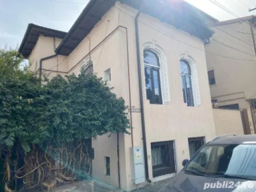 Casa rond Cosbuc (Piata Regina Maria)