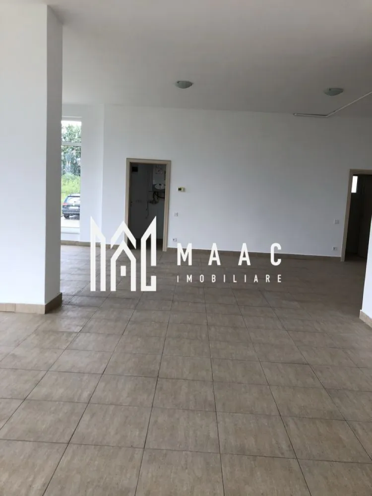 Spatiu comercial luminos | Doamna Stanca | 85 MPU - Spațiu comercial de închiriat – Șelimbăr

O oportunitate excelentă pentru afacerea ta!

Maac Imobiliare propune spre inchiriere un spațiu comercial modern și versatil, situat într-o zonă în continuă expansiune – Șelimbăr, la doar câteva minute de Sibiu. Poziționat la parterul unui bloc nou, pe rândul 2 de la șoseaua principală, spațiul oferă vizibilitate excelentă și acces facil pentru clienți.

 Suprafață utilă: 85 mp
Spațiu open-space, ușor de compartimentat în funcție de nevoi
Vitrine vitrate pe două laturi – lumină naturală și expunere maximă
Intrare direct din stradă
Două locuri de parcare incluse – un plus major pentru clienți sau angajați
Încălzire în pardoseală – confort garantat în orice anotimp
Curent trifazic – ideal pentru activități comerciale sau tehnice
 Autorizat ISU – gata de funcționare imediată

 Locația este perfectă pentru:
 Cabinete medicale sau stomatologice
 Birouri
 Saloane de înfrumusețare
 Activități de prestări servicii
 Showroom-uri sau ateliere moderne

 Un spațiu luminos, bine poziționat și pregătit să susțină o afacere de succes!
 Pentru mai multe detalii va rugam specificati telefonic ID: CP2718167