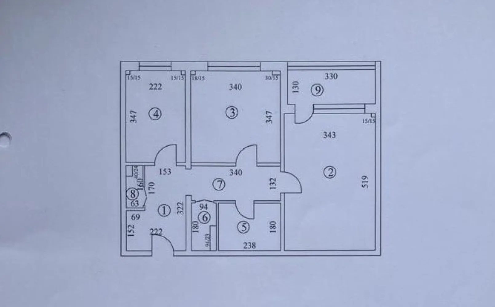 Ag BRASADAS vinde ap 2 camere Dristor 54.4mp decomandat. - Agenția BRASADAS vinde apartament in zona Dristor, 2 camere, complet decomandat, suprafata utila 54.4mp (58.7 mp cu balcon inclus). 

Hol - 10.7mp (vestibul 6.2, culoar 4.5) Sufragerie - 17.8mp 
Dormitor - 11.6 mp 
Bucatarie - 7.6 mp 
Baie - 4.3 mp 
Debara - 1.5mp 
Camara - 0.9 mp 
Balcon - 4.3 mp 

Apartamentul necesita renovare si in prezent este gol. Sursa de caldura este de la radet, insa se poate pune centrala termica, avand deja teava de gaz trasa pe scara. 

Distanta pana la metrou - 10 min In apropiere - scoli, supermarketuri (Kaufland, Lidl), farmacii, Park Lake Mall, Vitan Mall 

www.brasadas.com.