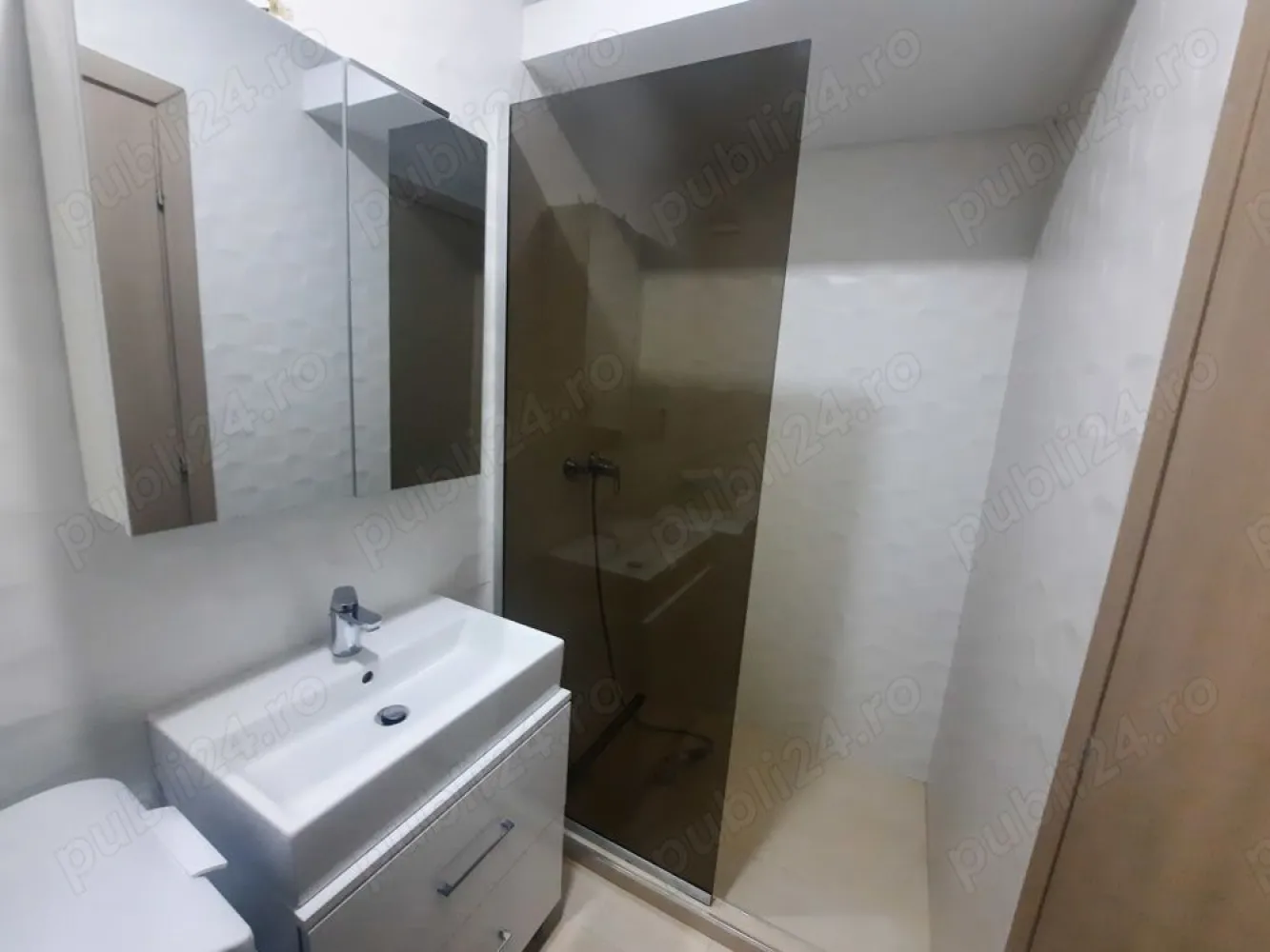 Novum de inchiriat - Inchiriez două camere Novum, Politehnica, 40m 
Nou, centrală proprie, et 7 din 10.
Liniste, privirea spre parc.