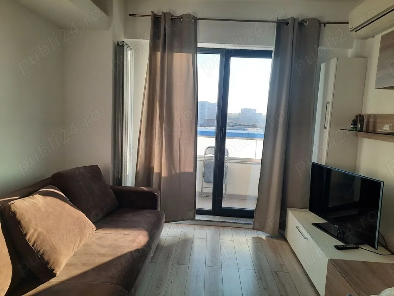 Novum de inchiriat - Inchiriez două camere Novum, Politehnica, 40m 
Nou, centrală proprie, et 7 din 10.
Liniste, privirea spre parc.