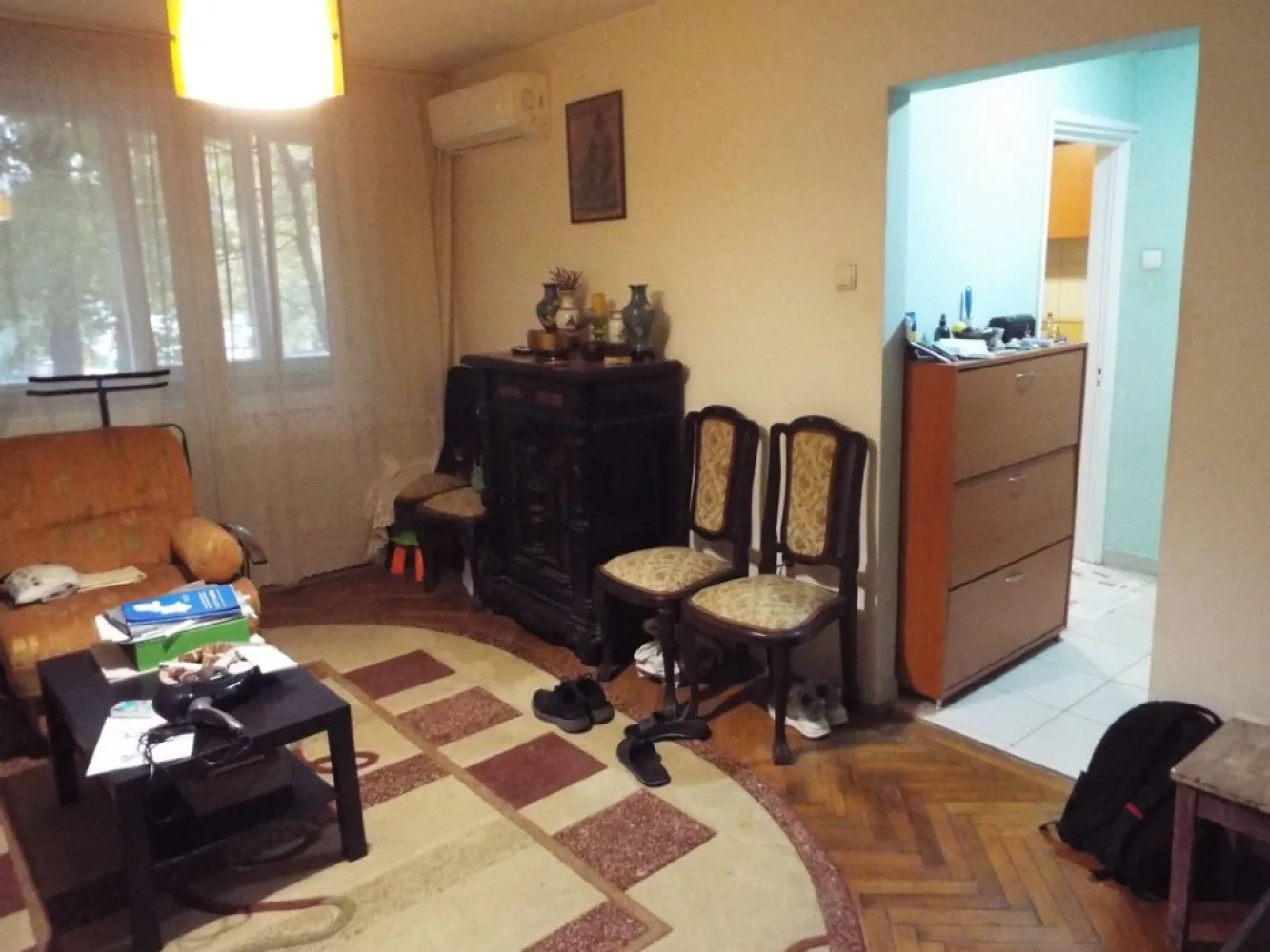 Brancoveanu - Oraselul Copiilor - Brancoveanu- Metrou, langa Parcul Oraselul Copiilor- pozitionat excelent, apartament de 2 camere la etajul 1, foarte bine pozitionat, bloc reabilitat si bine ingrijit, apartamentul este calduros si foarte bine impartit.