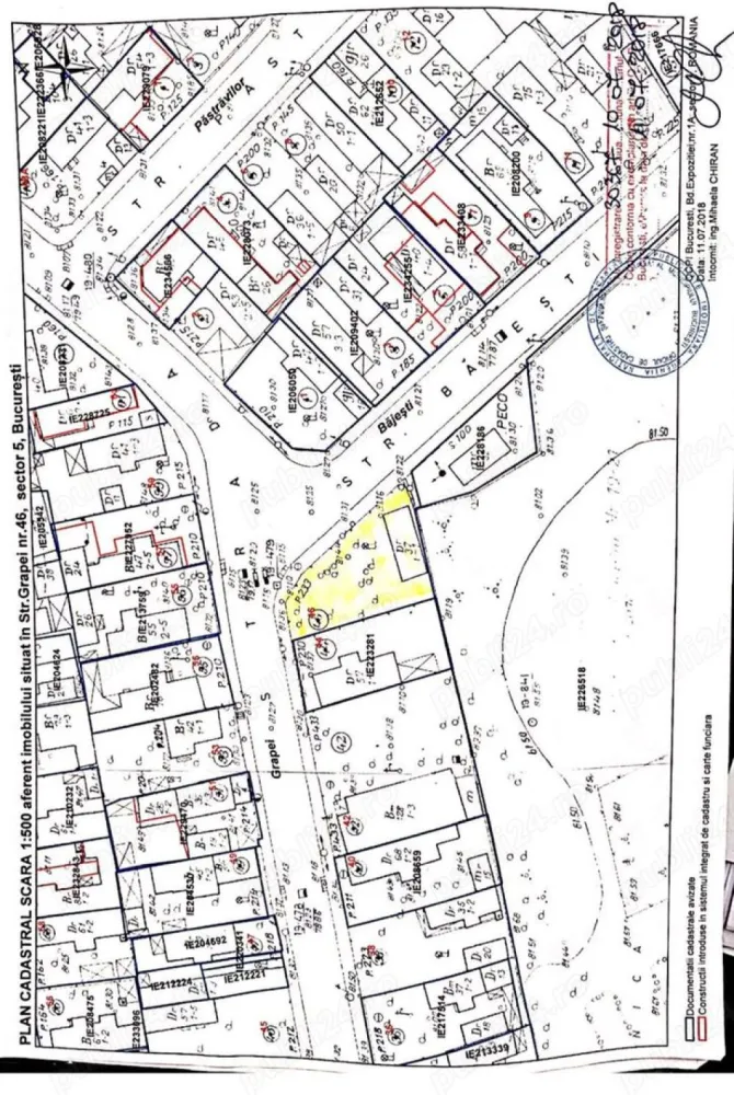 Vand Teren Propietar .Sector 5 Bucuresti - Direct proprietar vând teren în București zona Sălaj situat pe Strada Grapei nr. 46 , în suprafață de 242 mp cu deschidere la două străzi . 
Conform certificatului de Urbanism avem următorii coeficienți :
POT = 45%
CUT = 1.3 pentru P+2
CUT = 1.6 pentru P+2+M E3r
Regim de înălțime D+P+2E+3Er
Dosar Autorizatie Complect 

Terenul se află în imediata apropiere de stațiile RATB pentru liniile 139,220,117 cu acces rapid din Sos. Sălaj sau Str Cârlibaba , la doar 5 minute de minimarket precum LIDL , PROFI , la doar 2 minute mers pe jos de școală Generală nr. 148 G.Călinescu , grădiniță nr. 205 și multe alte facilități care asigură confort . 

Zona este liniștită , terenul este situat între case . 

Rog și ofer seriozitate , nu accept variante .