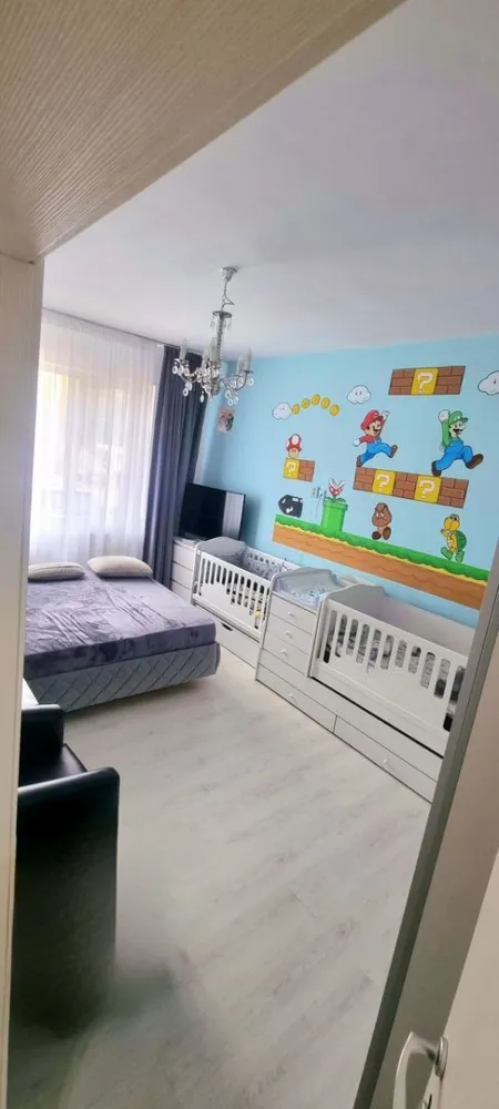 Apartament 2 camere Colentina-Fundeni - Va propun spre vanzare un apartament decomandat spatios de 2 camere 64mp+8mp balcon .
Apartamentul dispune de centrala proprie si este partial mobilat .
Apartamentul nu necesita renovare acesta fiind nou.
Este situat intrun bloc construit in anul 2016.
In zona colentina-dobroesti langa spitalul fundeni.
In apropiere avem market-uri,scoala,gradinita,restaurante,saloane de beauty si minloc de transport la 2 minute distanta fata de imobil.
Inclus in pretul apartamentului avem si 1 loc de parcare privat.
Actele sunt la zi .
Nu doresc sa fiu sunata de agentii