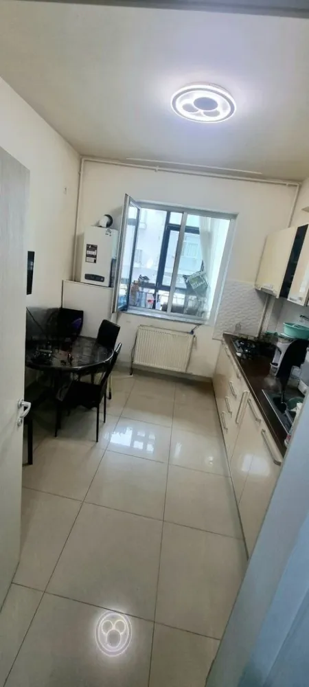 Apartament 2 camere Colentina-Fundeni - Va propun spre vanzare un apartament decomandat spatios de 2 camere 64mp+8mp balcon .
Apartamentul dispune de centrala proprie si este partial mobilat .
Apartamentul nu necesita renovare acesta fiind nou.
Este situat intrun bloc construit in anul 2016.
In zona colentina-dobroesti langa spitalul fundeni.
In apropiere avem market-uri,scoala,gradinita,restaurante,saloane de beauty si minloc de transport la 2 minute distanta fata de imobil.
Inclus in pretul apartamentului avem si 1 loc de parcare privat.
Actele sunt la zi .
Nu doresc sa fiu sunata de agentii