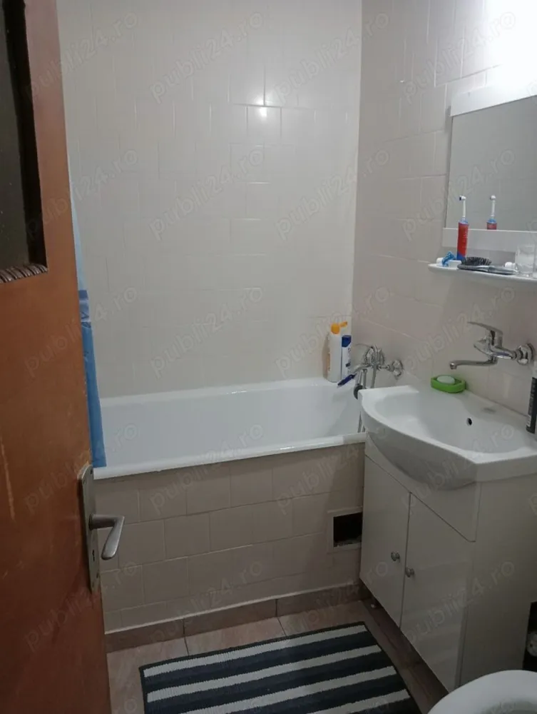 Particular vând schimb 3cam Piata Rahova - Str Croitoru Vasile et2 curat locuibil mici îmbunătățiri fara probleme cu căldură și apă caldă pret93500 e la schimb cu gara cf1 et inferior+ dif sau casa curte București + max. 30 km evaluată corect .ap se afla pe spatele blocului deci e liniște piata ,școală,grădinița,mijloace transport max5 minute