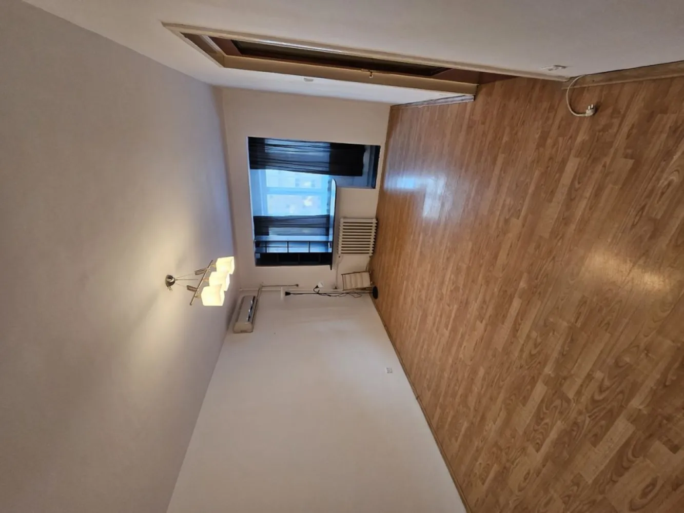 Titan - Proprietar vand Apartament 2 camere, confort 1, 57 mp, decomandat, etaj 6/10, lift, imobil an 1975, renovat, gresie, faianta, parchet, termopane, aer conditionat, apometre, bucatarie mobilata, utilata, usa metalica, liber, accept credit Banca Transilvania, 89.000 euro.