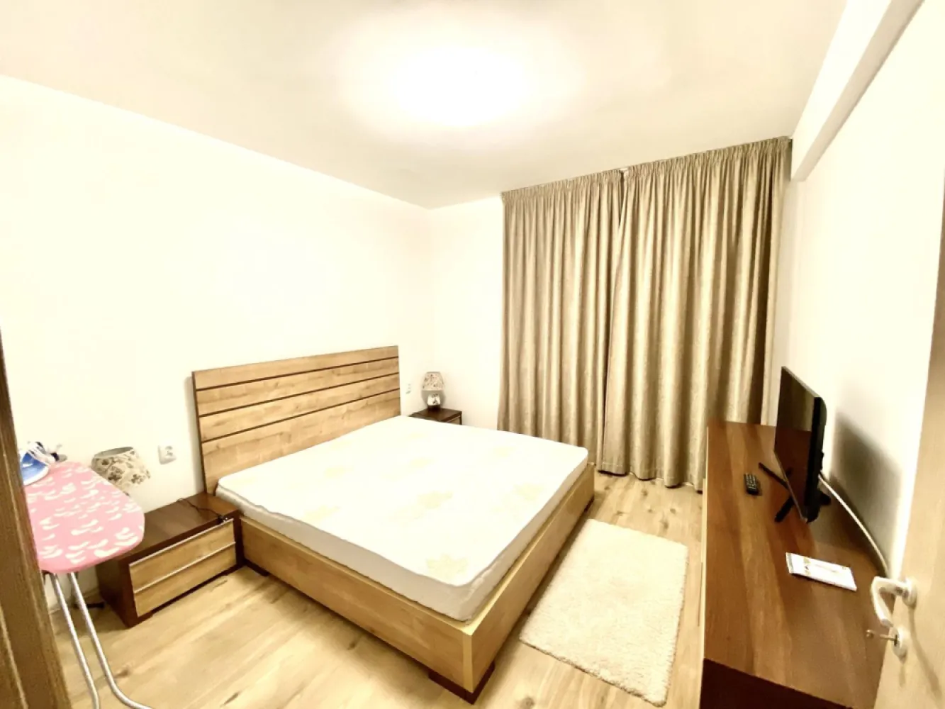 Apartament 2 camere de închiriat Greenfield Băneasa - Proprietar închiriez apartament cu 2 camere in cartier Greenfield Băneasa. Loc de parcare inclus in preț.
Balcon închis + rulou exterior la geam