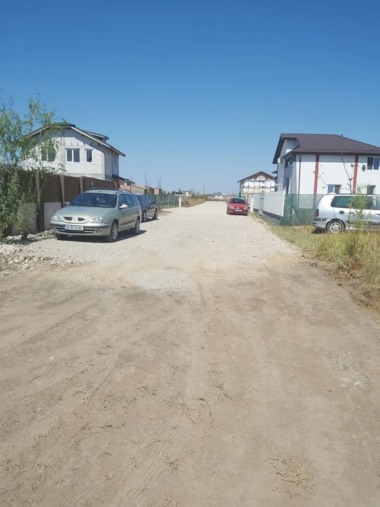 Teren intravilan Clinceni Str. Ortansei la 2 min de centura București - Poziție foarte bună, în 2 min ajungi pe Prelungirea Ghencea.
Utilități la poartă, deschidere la stradă de 13.8m.
Îngrădit laterale după cum se observă și-n poze.
Necesită doar curățare de vegetație și îngrădire spate + poartă în față.
Pentru cine cunoaște zona, aveți și poză cu locația.
Dacă sunteți interesat și dispuneți de capital, fără să ne pierdem timpul, accept și negocierea prețului în limita bunului simț.