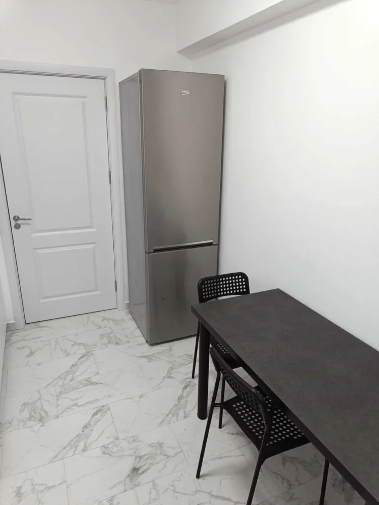 Apartament 2 camere Fundeni str Marului + Parcare Proprietar Bloc Nou - Închiriez apartamente două camere + balcon pe str.Mărului 4, Dobroești. Apartamentul este decomandat, bucatarie inchisa, complet mobilate si utilat ( mobilă dormitoare, mobilă bucătarie,aer conditionat, televizoare smart, masină de spalat, frigider,cuptor,plită pe gaz,masina spalat vase). Locuința se află la etajul 3.
Suprafață aprox. 60 mp

Prima inchiriere !

Un singur loc de parcare asigurat in complex.
Se închiriază pe minim 1 an numai in baza unui contract încheiat între părti .

Fara animale de companie !

Rog seriozitate.
