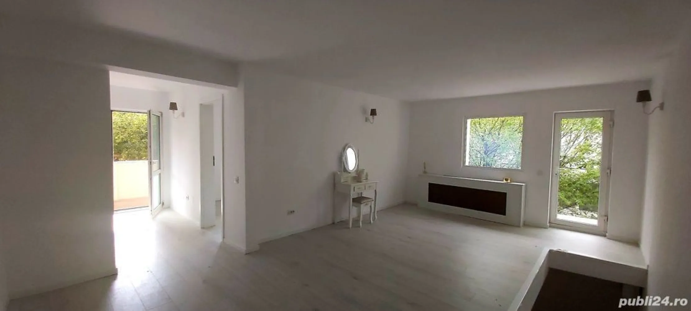 Vanzare casa Baneasa 0% comision - Vand casa Baneasa, sector 1- Aleea Teisani 
 P+1+M ( an constructive 1998, pereti structurali din beton armat - constructie foarte rezistenta), suprafata 250 mp - curte 160 mp + talpa 90 mp. Izolata termic. Mobilata si utilata ( aer conditionat, centrala termica, masina de spalat vase etc). Eliberabila imediat.
Parter=living+dining, bucatarie inchisa, camera intrare, baie cu dus.
Etaj=open space (living); 3 dormitoare; 1 baie cu cada. Balcon generos. 
Totul decomandat. Fosa septica ecologica. Sistem supraveghere video.
Mansarda=open space, cu ferestre normale, neamenajat ( poate fi loc de joaca sala de sport studio poate fi si impartita in camere, etc.)
In curte se pot parca 3 autoturisme. Casa este pozitionata langa padure, max. 150 m si este ideala pentru iubitorii de natura, de animalute sau pentru amatorii de plimbari in liniste si aer curat. 
Se afla la 10 min de aeroport, mall Baneasa, Zoo Bucuresti, cartier Greenfield si alte puncta de interes specific zonei de Nord Bucuresti. Acces facil catre autostrada Bucuresti Ploiesti. 
La cerere pot furniza mai multe fotografii. 
Pret 355.000 euro. Accept credit bancar. 
Direct proprietar
