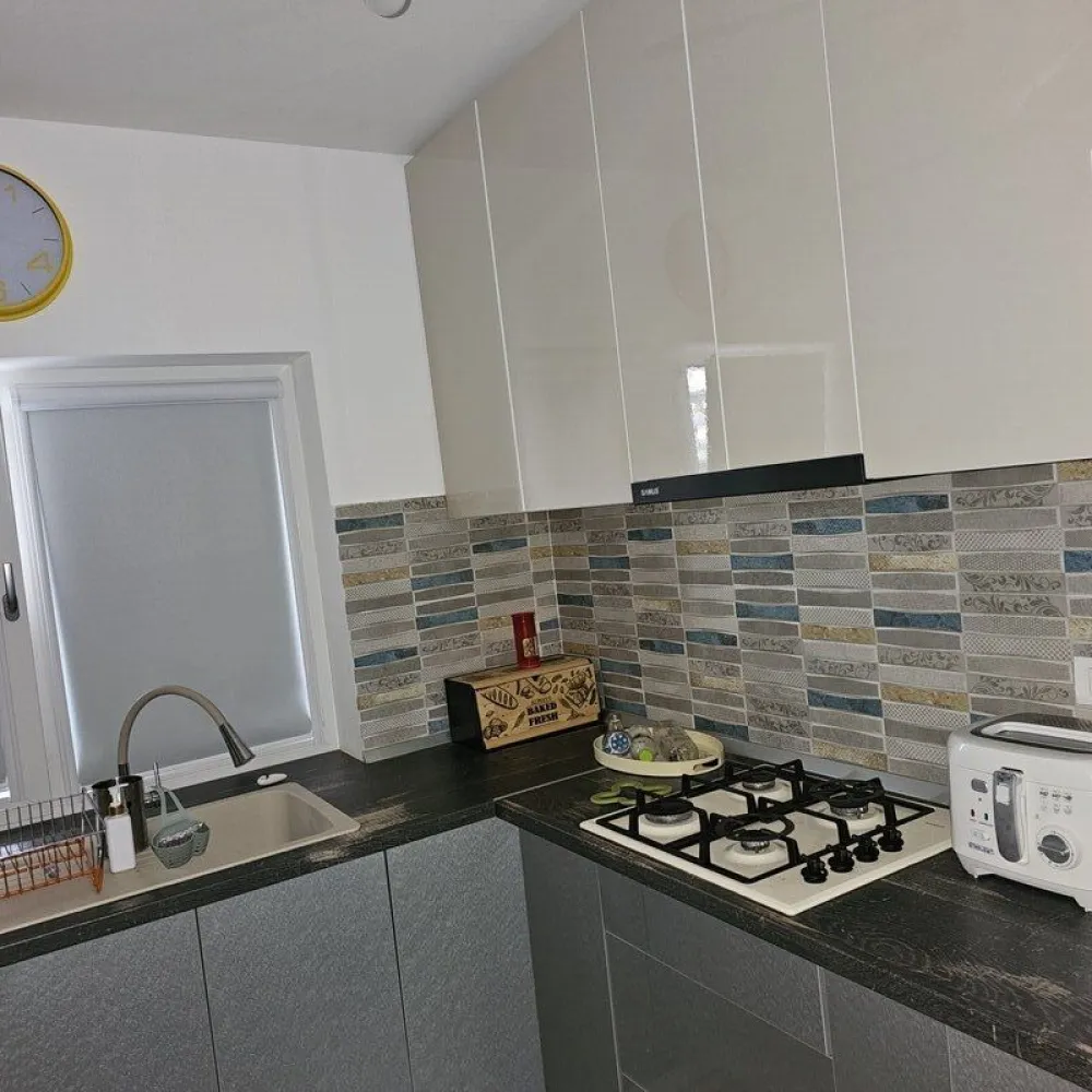 Sector 3, Bucuresti - vila Ozana-Th. Pallady, P+1+pod, la cheie,

Vila P+1+pod, 4 camere, 3 bai, living cu bucatarie open space, terasa, 2 locuri de parcare in fata casei. Incalzire in pardoseala, aer conditionat. Se vinde utilata si mobilata complet. Acces la 2 strazi, prin porti automate. Nu ofer exclusivitate la o anume agentie imobiliara