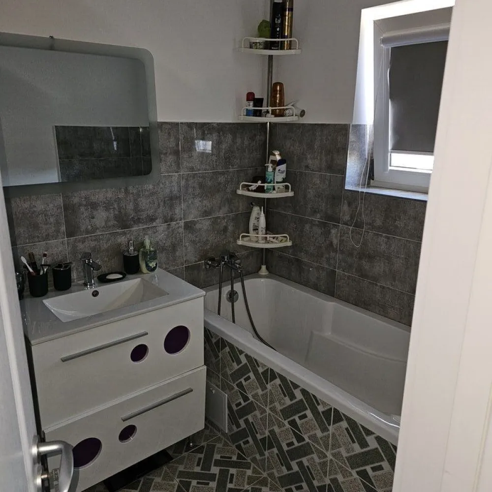 Sector 3, Bucuresti - vila Ozana-Th. Pallady, P+1+pod, la cheie,

Vila P+1+pod, 4 camere, 3 bai, living cu bucatarie open space, terasa, 2 locuri de parcare in fata casei. Incalzire in pardoseala, aer conditionat. Se vinde utilata si mobilata complet. Acces la 2 strazi, prin porti automate. Nu ofer exclusivitate la o anume agentie imobiliara