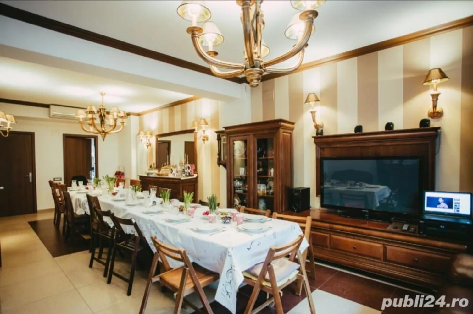 Proprietar vând Duplex în București sector 3, mobilat și utilat complet, cartier exclusiv de case - Proprietar vând Duplex în București sector 3, mobilat și utilat complet, situat într-un cartier compus exclusiv de case (unele construite recent, alte mai vechi), însă într-o zonă liniștită, pe o stradă cu puțin trafic auto, aproape de Parcul Pantelimon din Șoseaua Gării Cațelu - Cartierul 23 August 
(P+1+M 219 mp construiti 187 mp utili) Preț 289900 euro.

Ești în cautarea unei case mult mai spațioase, gata sa te muți în ea, fiind
deja mobilată și utilată ? Vei beneficia de o suprafață căreia îi vei da întrebuințare la alte standarde decât unui simplu apartament mare dintr-un bloc, fie el și unul nou.

Referințe despre imobil:
- a fost construit în intervalul 2009-2010 și dat în folosință la începutul anului 2011;
- suprafața desfasurata este 219 mp (P+1+M) + pod circulabil 30mp, 125 mp teren, amprenta casa 73 mp + 52 curte (25 mp în partea din față și 27 mp în spate); 
 - imobilul este decomandat și are suprafața utilă de 187 mp având următoarea componență: 4 dormitoare mari (19-20mp), 1 living cu zonă de dining (37mp), 1 bucatarie (11 mp), 3 băi (1 grup sanitar 3mp la parter, 1 baie de 6mp care are cabină de duș la etaj și 1 baie de 5mp cu cadă la mansardă);
- structura este din beton cu caramidă, înălțimea de la parter este de 3m, iar etajul si mansarda 2,75m;
-tâmplăria și geamurile de termopan sunt premium de culoare alb, cu obloane în culoarea stejarului;
- ușa metalică de la intrare are 
luminator deasupra și grilaj, gamă premium, de culoarea lemnului de stejar, brand Maco-model Nobila L+;
- atât fațada (la parter integral și la etaje parțial), cât și zidurile gardului sunt placate cu gresie de exterior tip piatră; 
- curtea este pavată cu gresie tip piatră;
- acoperiș tiglă metalică;
- vopsea exterioră decorativă premium, foarte bine întreținută;
- dispune de centrală termică pe gaz, înlocuită în anul 2023, brand Immergas, model Victrix Tera 32;
- generator electric diesel cu pornire automata, montat în curtea din față;
- corpuri de iluminat exterioare pe fațadă și garduri;
- două copertine actionate electric la gradina din fața și cea din spate;
- dispune de aparate de aer condiționat în fiecare cameră, inclusiv în bucatarie;
- uși premium, parchet stratificat, gresie plăci mari, faianță porțelantă, obiecte sanitare, prize și întrerupătoare modulare Gewiss;
- sistem de supraveghere video, alarmă, videointerfon pe fiecare etaj, poartă cu telecomandă;
- mobiler din lemn masiv, brand Mobexpert, gamă Louis Philippe;
- canapele și fotolii piele naturală maro închis brand Mobexpert;
- covoare, perdele, galerii, tapet achiziționate din Mobexpert;
- bucătărie pe comanda din lemn masiv, utilată cu aparatură Franke si Electrolux;
- lustre si corpuri de iluminat marca Eglo;
- mobiler de gradină Mobexpert;

Planul casei:
Parter - hol acces, bucătărie, living+dining, wc de serviciu, camară, casa scarii;
Etaj - 2 dormitoare (fiecare cu balcon) + o baie cu cabină de duș + un dressing; 
Mansarda - 2 dormitoare, cel de la stradă are terasă închisă în sticlă cu uși glisante și cu mobilier de gradină, iar cel de pe spate are balcon + o baie cu cadă
Podul - are mobilier, chiuvetă, calorifer, fereastra Velux

Puncte de reper:
Cartier 23 August Șoseaua Gării Cațelu Dedeman Pantelimon 
Lacul Pantelimon Parcul Pantelimon Hala Laminor Republica, P-ța 23 August, Carrefour Pantelimon (fost Cora), Mobexpert Pantelimon, Brico Depot, Rams Business Center, Școli de stat nr. 78, nr. 67, nr. 47, Grădinița de stat nr.187, Școala privată ISB - International School of Buchares Kaufland și Lidl din B-dul Basarabia, acces rapid pe str.Drumul Intre Tarlale catre Titanul Nou B-dul Pallady, Școala privată ICHB ( Liceul International de Informatica Bucuresti) foarte aproape de ieșirea spre: Autostrada Soarelui orașul Pantelimon Cernica Brănești, cât și către Centura Bucureștiului.

Mijloace de transport public în proximitate:
- Metrou Magistrala M1 stația Pantelimon sau Republica
- Autobuze 246 și 103

Duplex-ul este pretabil atât ca locuință familială, cât și ca sediu pentru firmă,  putându-se transforma cu ușurinta în grădiniță, after school, cabinet medical, cabinet notarial de avocatură, birou de arhitectură sau ca și investiție imobiliară care poate fi ulterior închiriată.

Prețul este 289900 euro, ușor negociabil. 
Este un preț rezultat ca urmare a unei analize de specialitate avându-se în vedere prețul terenului în zona de referință, costul manoperei și a materialelor de construcție, a îmbunătățirilor de care dispune, cât și a tarifelor practicate pe piața imobiliară în cazuri similare pe o distanță rezonabilă ca proximitate. 

De preferat ar fi să fiu contactat direct de cumparator.

Uităte-te și la poze! 
Iar dacă vrei o schimbare și iți place CONTACTEAZA-NE!