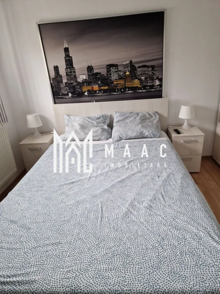 Apartament 4 camere | 85MPU | Balcon | Calea Cisnadiei - MAAC Imobiliare vă propune spre vânzare un apartament tip penthouse cu 4 camere, situat pe Calea Cisnădiei, Sibiu – o proprietate modernă, complet renovată și pregătită pentru locuire imediată.

Detalii apartament:
Suprafață utilă: 85 mp

Compartimentare practică:
Parter
Living spațios cu bucătărie open space
Dormitor pentru oaspeți
Baie cu cabină de duș
Balcon cu priveliște către Calea Cisnădiei și zonă verde

 Etaj
Dormitor matrimonial
Cameră copil
Baie de serviciu
Pod pentru depozitare

Finisaje și dotări:
Apartament complet renovat acum 2 ani (instalații sanitare și electrice, tencuieli, tâmplărie, gresie, faianță, parchet, uși noi)
Se vinde complet mobilat și utilat conform fotografiilor
Electrocasnice moderne incluse: smart TV, aer condiționat, frigider, mașină de spălat vase, cuptor, aragaz, centrală pe gaz (leasing E.ON), mașină de spălat rufe
Izolație exterioară din polistiren și interioară din vată minerală

Pentru mai multe detalii sau pentru a programa o vizionare, vă rugăm să ne contactați.
Specificați ID-ul CP2716833.