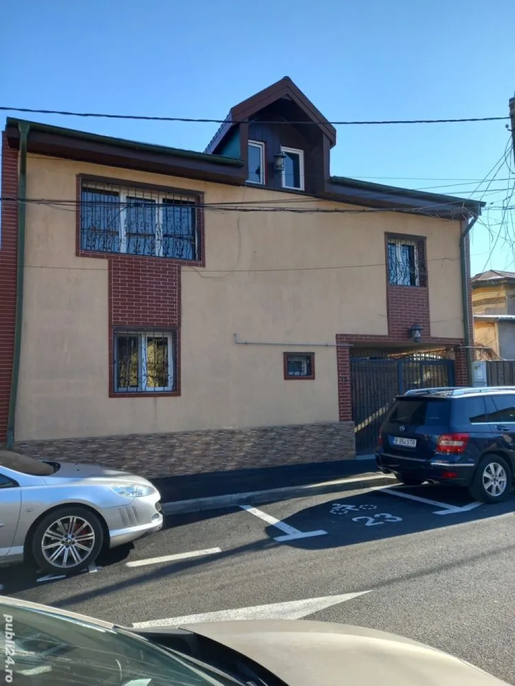 Vilă de Vanzare Eroii Revoluției sec.4 - Vilă de Vanzare. Eroii Revolutiei sec.4. 
4.dormitoare .P.1 zona Eroii Revoluției. str. Lalosu . sec.4. la 5.min.de Metrou. și toate mijloacele de transport în comun. zona centrală.