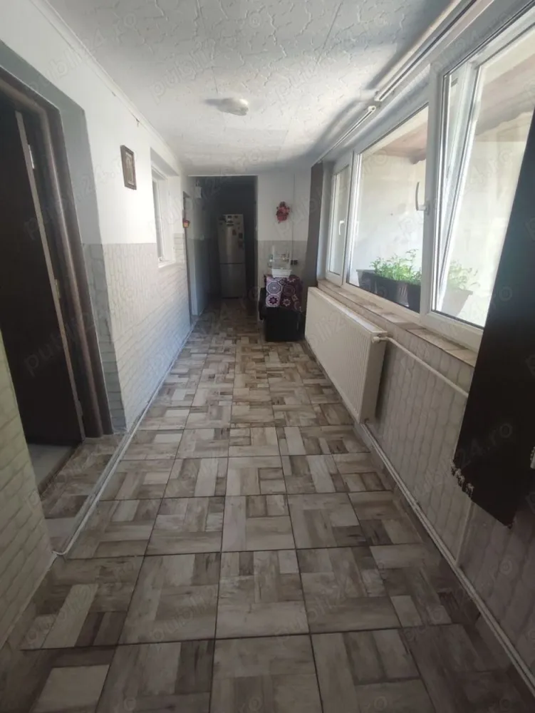 Casa de vânzare Bucureștii Noi - Casă de vânzare in Bucureştii Noi.
Locuinţa se află la 2 min de staţia de metrou Străuleşti şi la 10 min de Complexul Comercial Colosseum pe strada Vârful înalt nr 73, sector 1.
Cartier liniştit; locuinţa este in stare bună.
Se vinde utilată.
Preţ:170000 de euro