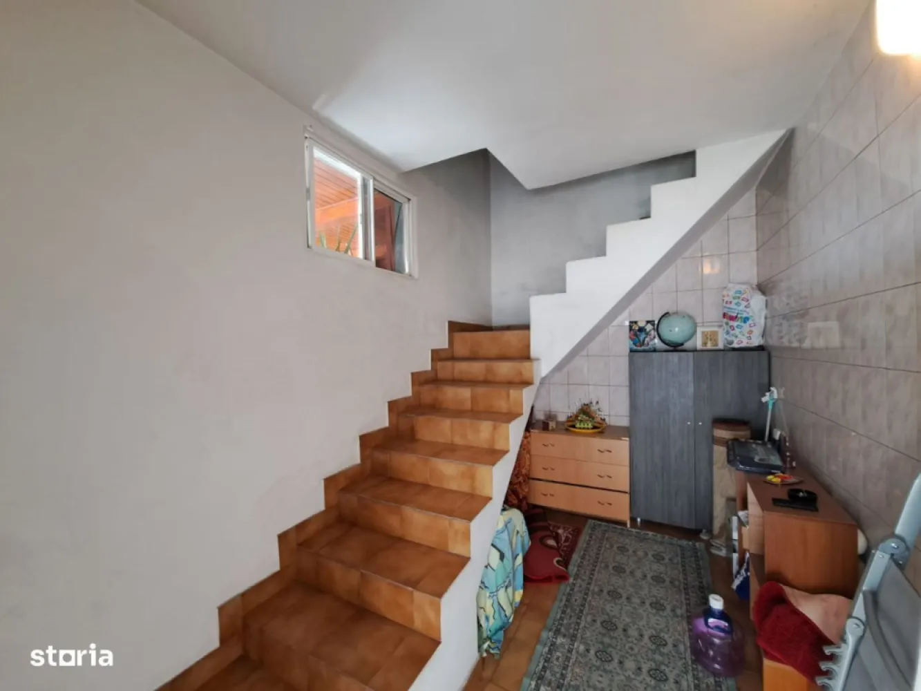 Vand Vila Pipera-Tei(Bd Barbu Vacarescu) - Vila cu finisaje elegante, Zona Barbu Vacarescu- Parc Verdi- Pescariu, la 10min de mers pe jos de Promenada Mall / Metrou Aurel Vlaicu Vila este P+1+mansarda, construita in anul 2000
Detine:
2 living'uri
2 dormitoare
2 bai
2 terase deschise, imbracate in marmura de calitate
1 bucatarie
1 extra camera foarte spatioasa la parter
3 aparate de aer conditionat NOI
2 locuri de parcare in propria curte, posibil 3 1 gradina
Incalzirea se face prin soba moderna(de teracota) pe gaz
Boiler electric pentru apa calda.
Mansarda generoasa ce poate fi transformata in spatiu de locuit Direct de la proprietar
NU COLABOREZ CU AGENTI IMOBILIARI.
Pentru detalii va rog sunati