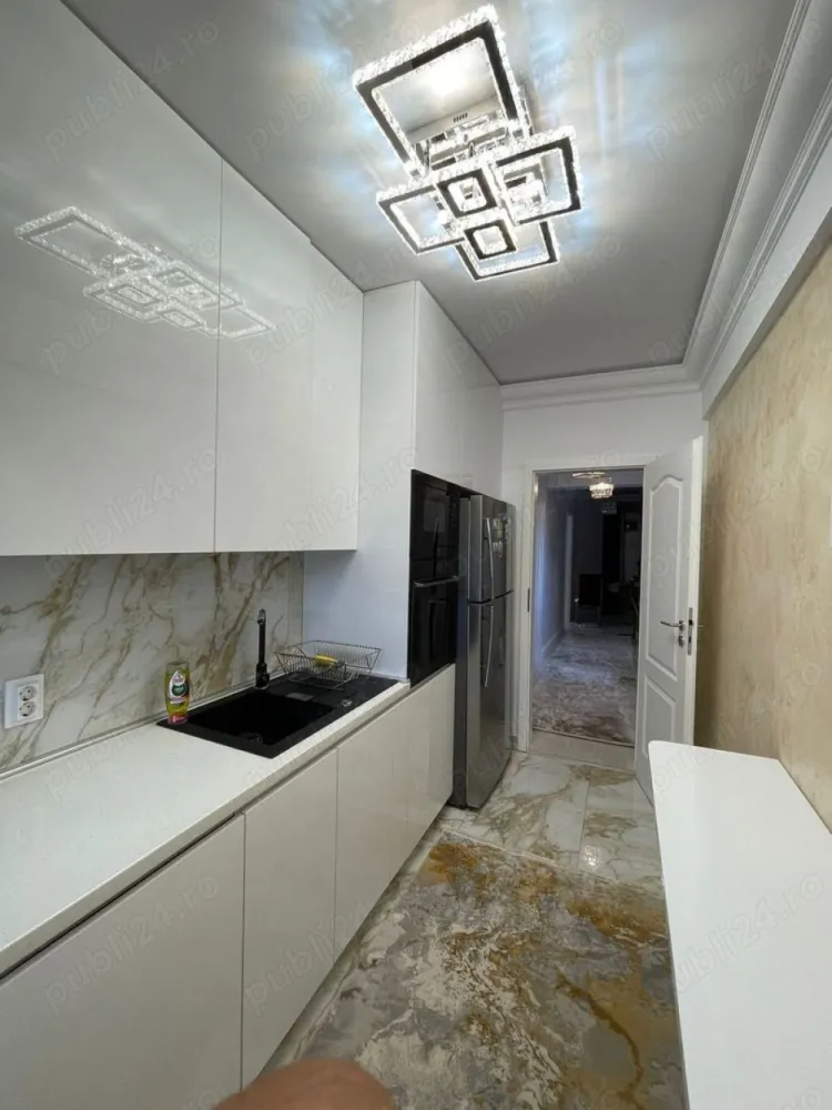Casă 3 camere 2 băi și curte 75 mp finisată și mobilată lux - Proprietar Am un ap de 80 mp utili cu 3 camere și 2 băi plus curte de 75 mp . Am pus casa pentru ca am intrare separat și curte proprie iar blocul este de 3 etaje . Ap se vinde finisat și mobilat la cheie .
Rog și ofer seriozitate , pentru detali sunați !