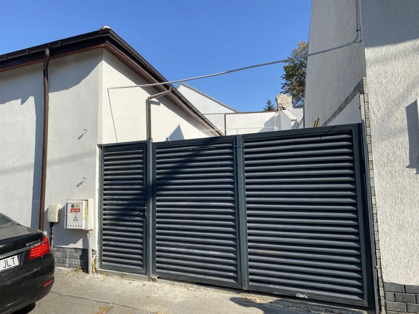Casa de vanzare Turda / Domenii - Vând casă 3 camere ,baie ,pod locuibil ,terasă ,renovată în totalitate.
Finisaje de lux
Singur în curte , în vecinătate stație de metrou Grivita ,școală , parcul Regina Maria ,piața, 5 min Piața Victoriei.
Acte la zi disponibilă imediat 
Suprafața totală 98m
Toate utilitățile 
Direct proprietar